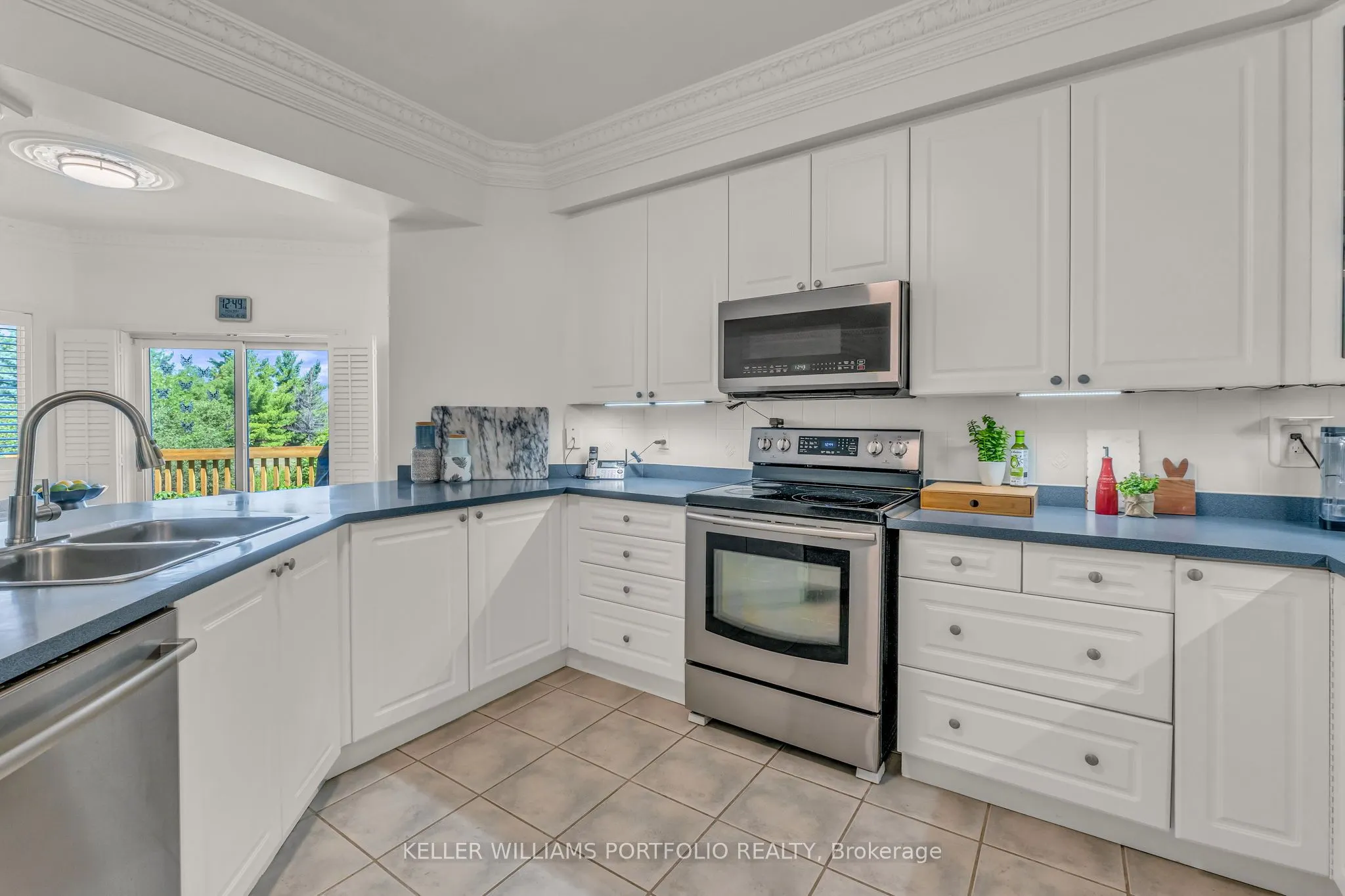 8 Vista View Court