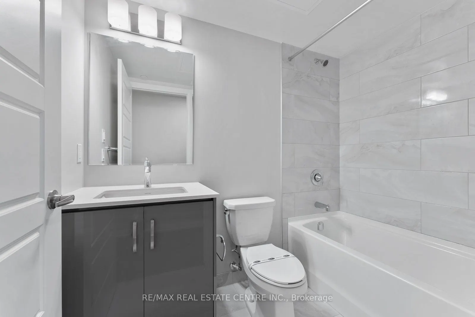 1415 Dundas Street, #204
