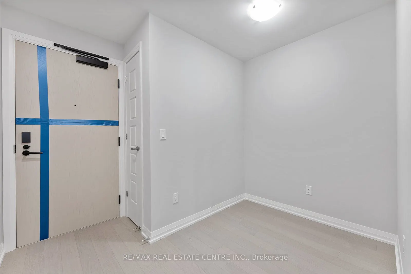 1415 Dundas Street, #204