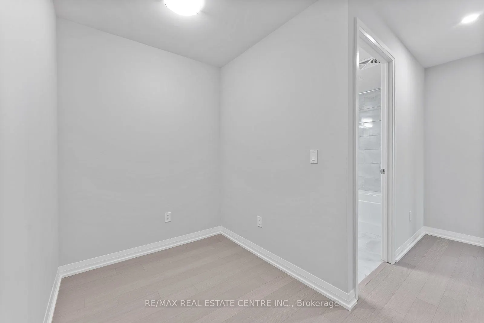 1415 Dundas Street, #204