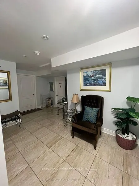 40 Victoriaville Road, #Lower