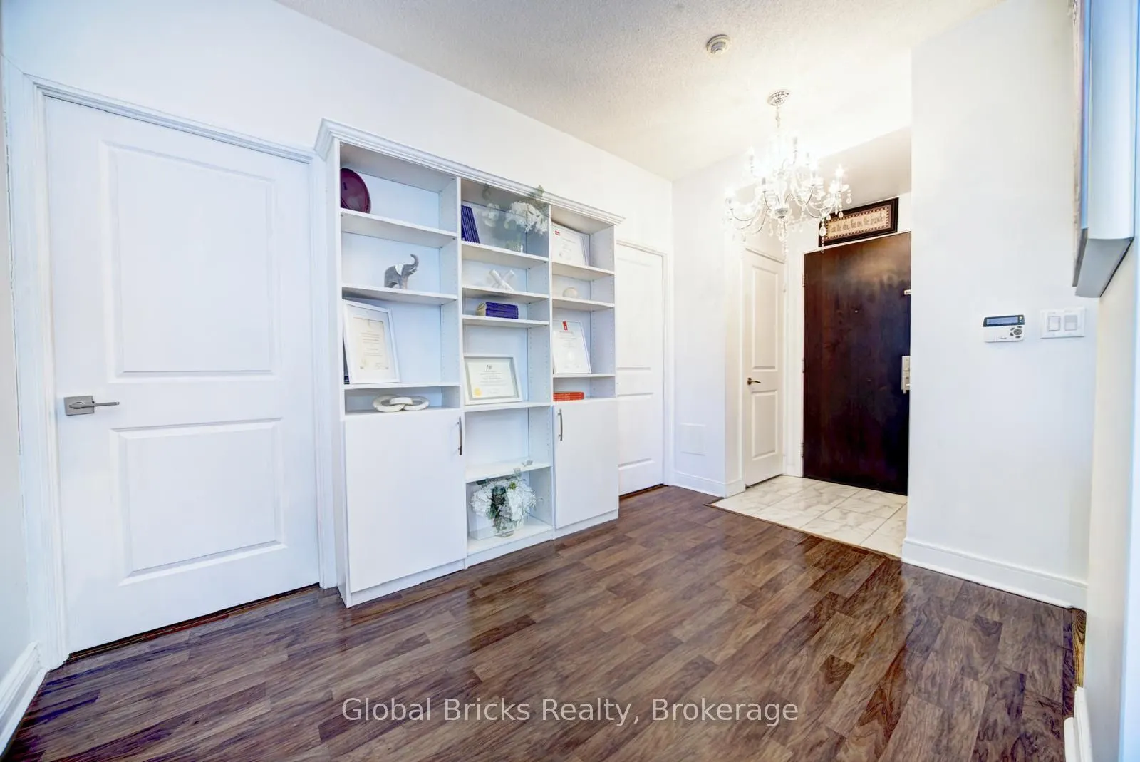 60 Absolute Avenue, #308