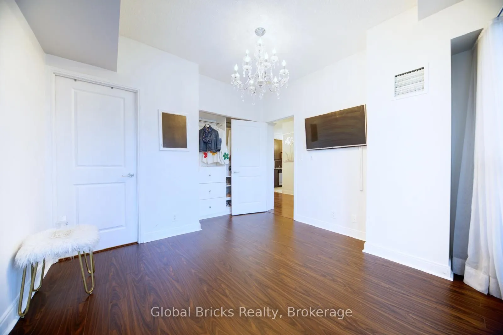 60 Absolute Avenue, #308