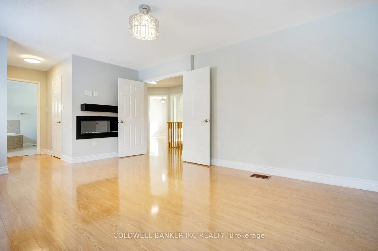25 Hollowgrove Boulevard