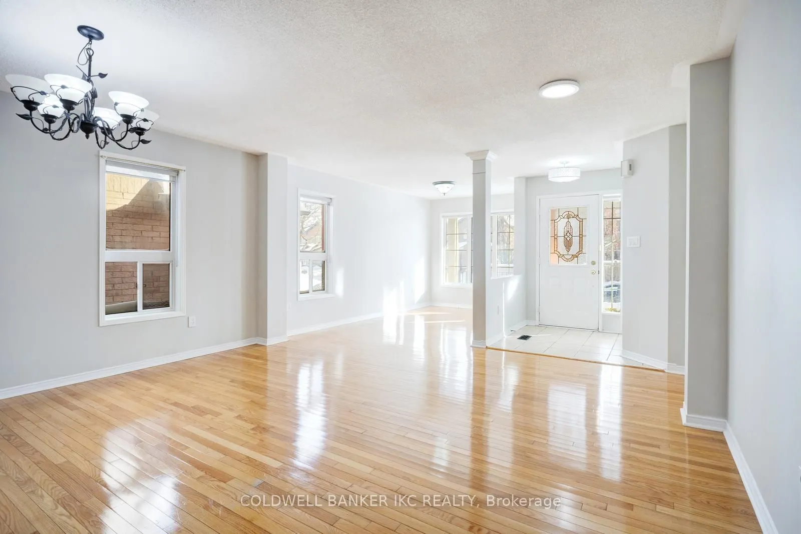 25 Hollowgrove Boulevard