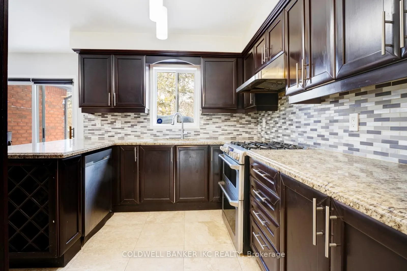 25 Hollowgrove Boulevard
