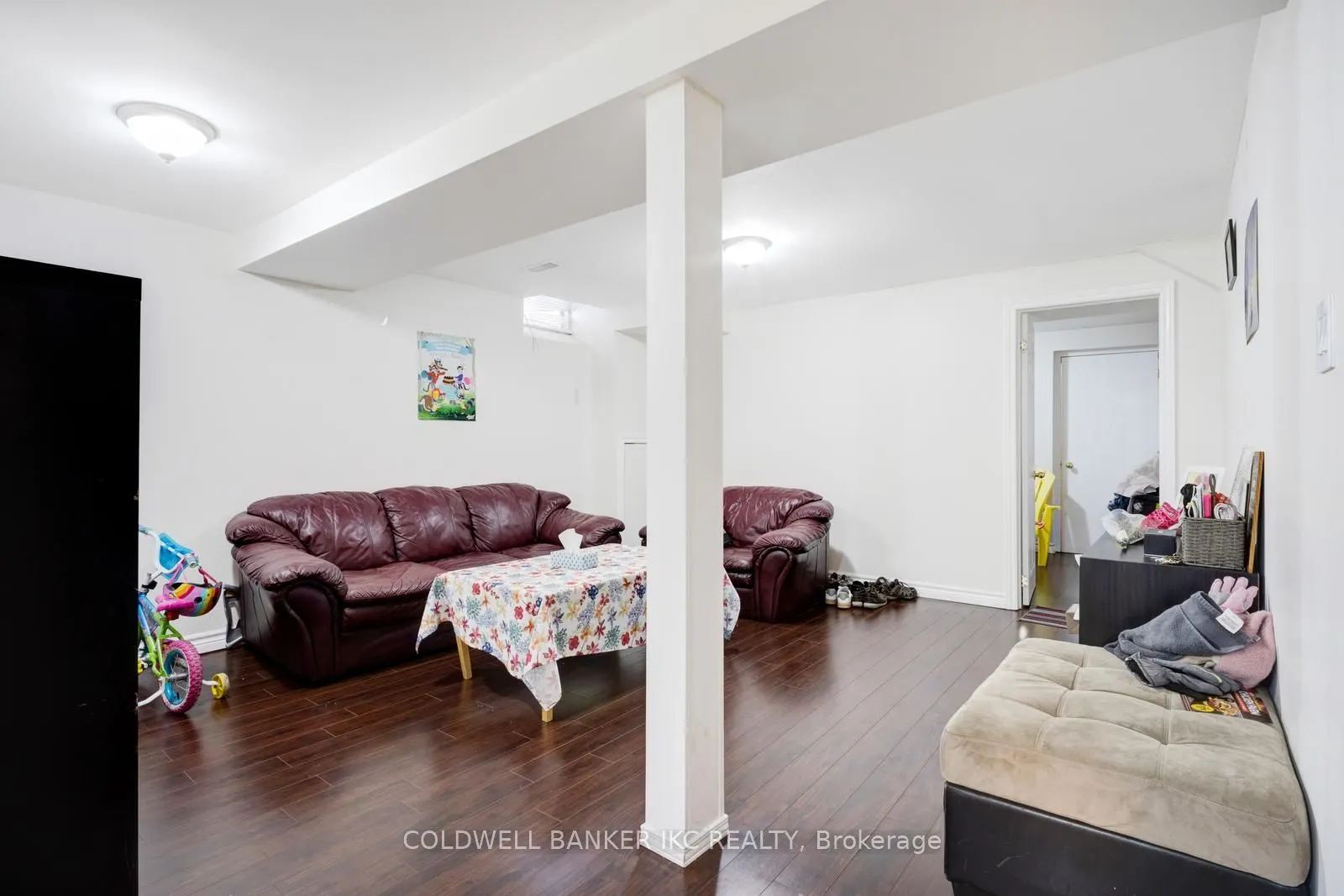 25 Hollowgrove Boulevard
