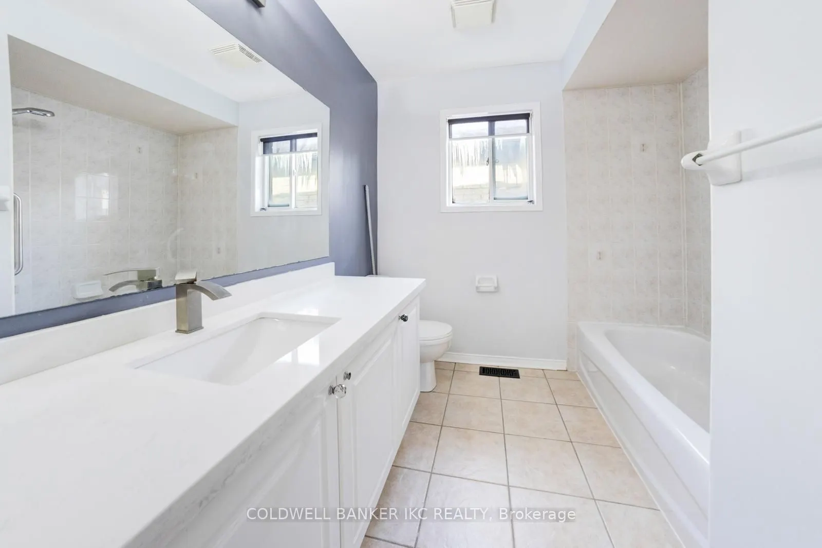 25 Hollowgrove Boulevard