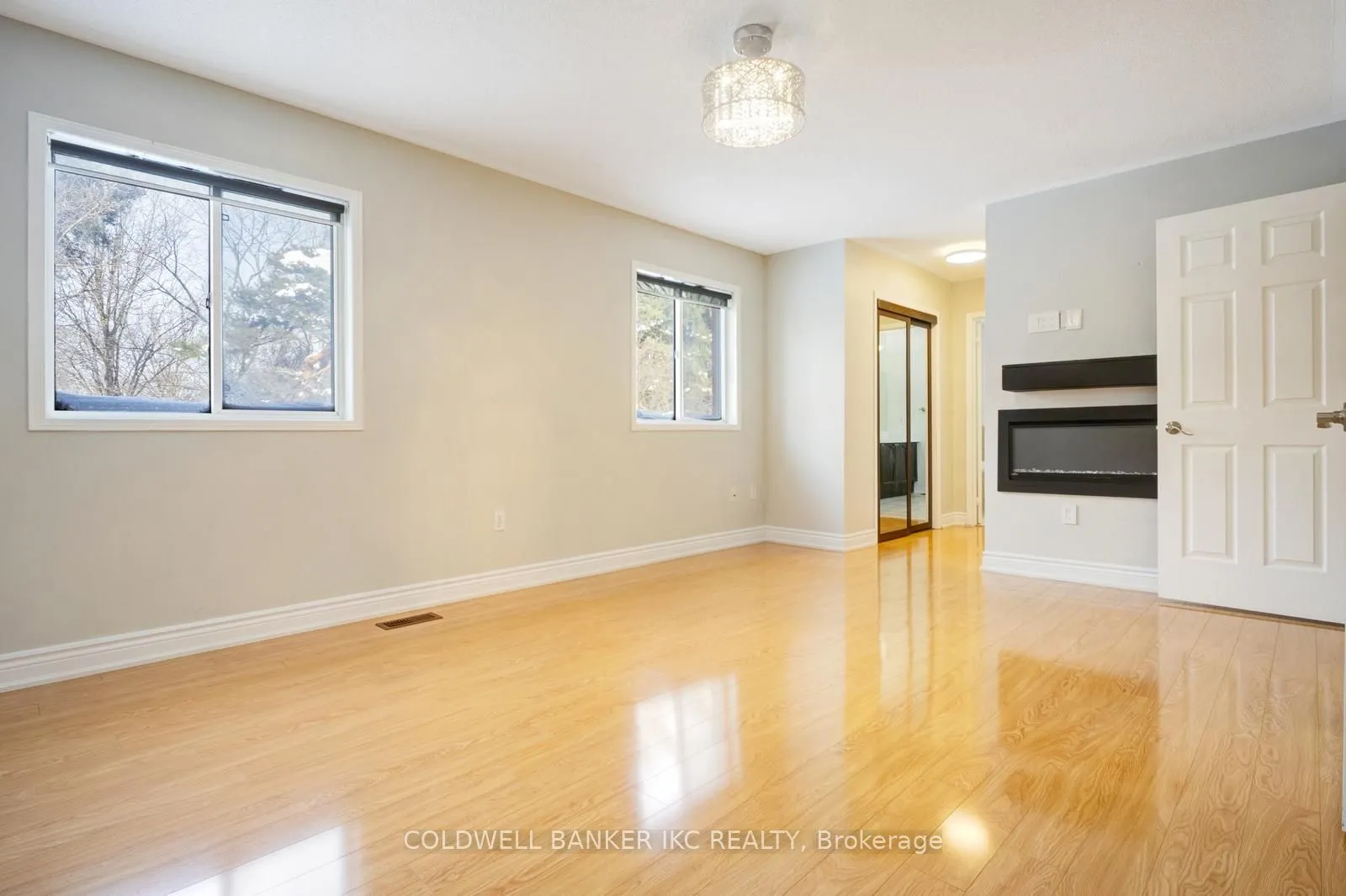 25 Hollowgrove Boulevard