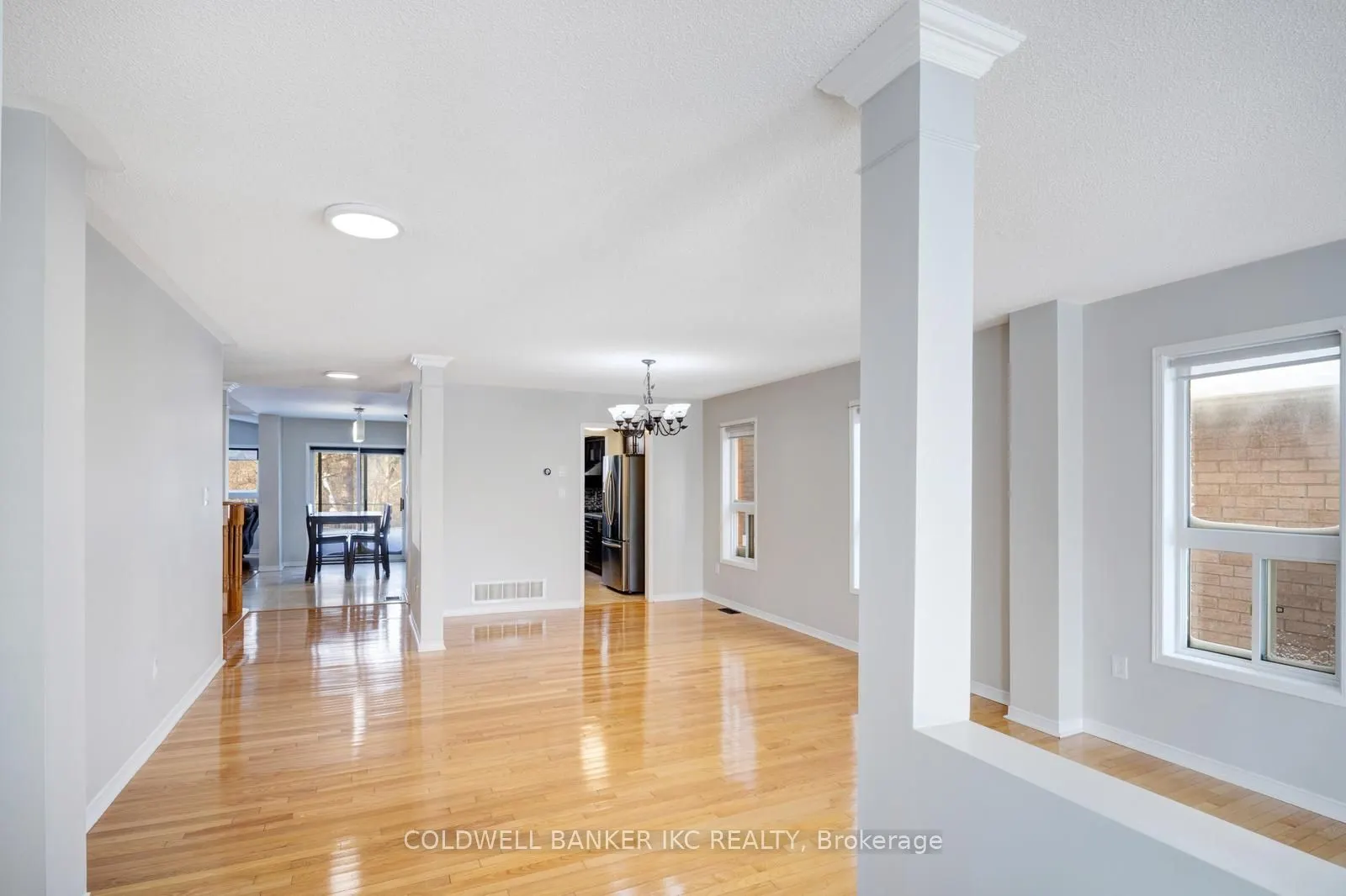 25 Hollowgrove Boulevard