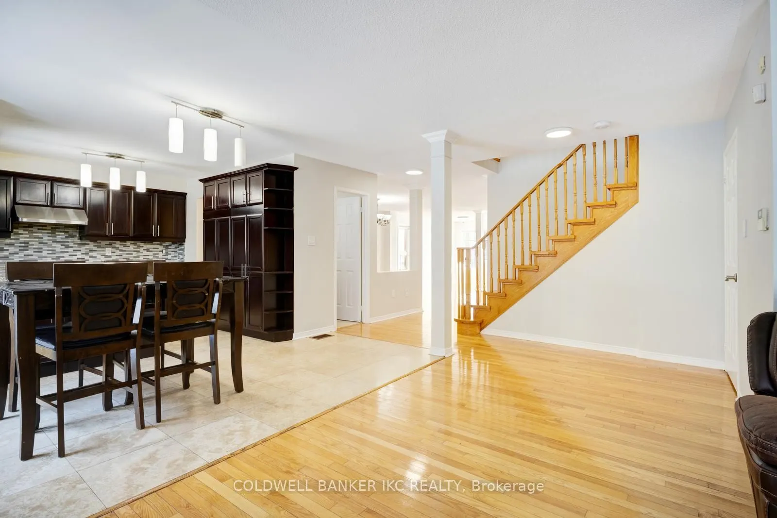 25 Hollowgrove Boulevard