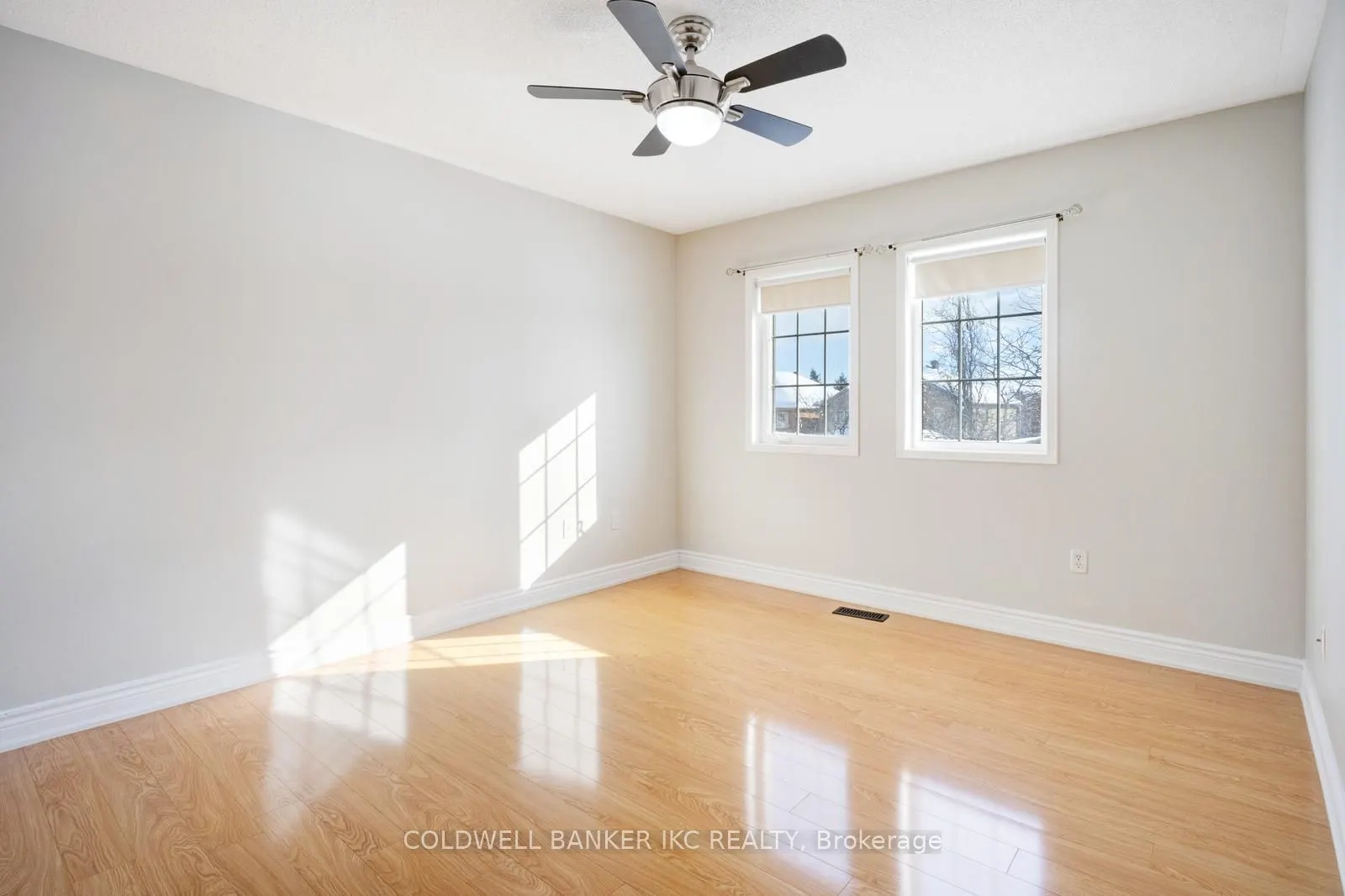 25 Hollowgrove Boulevard