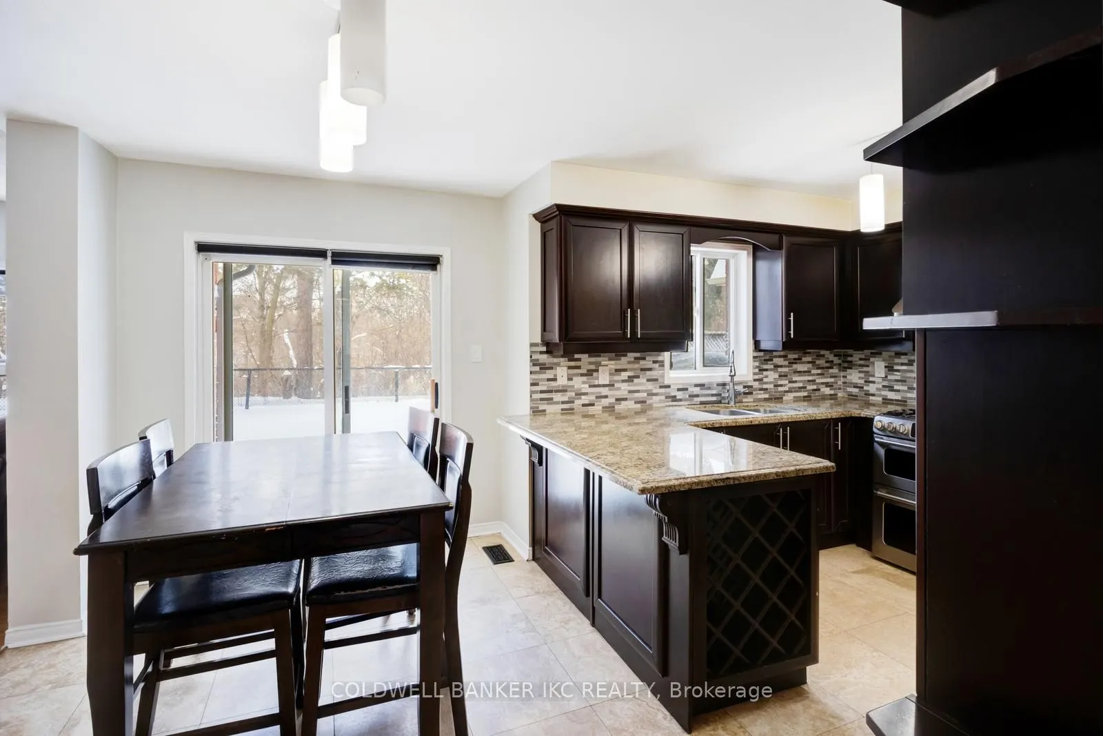 25 Hollowgrove Boulevard