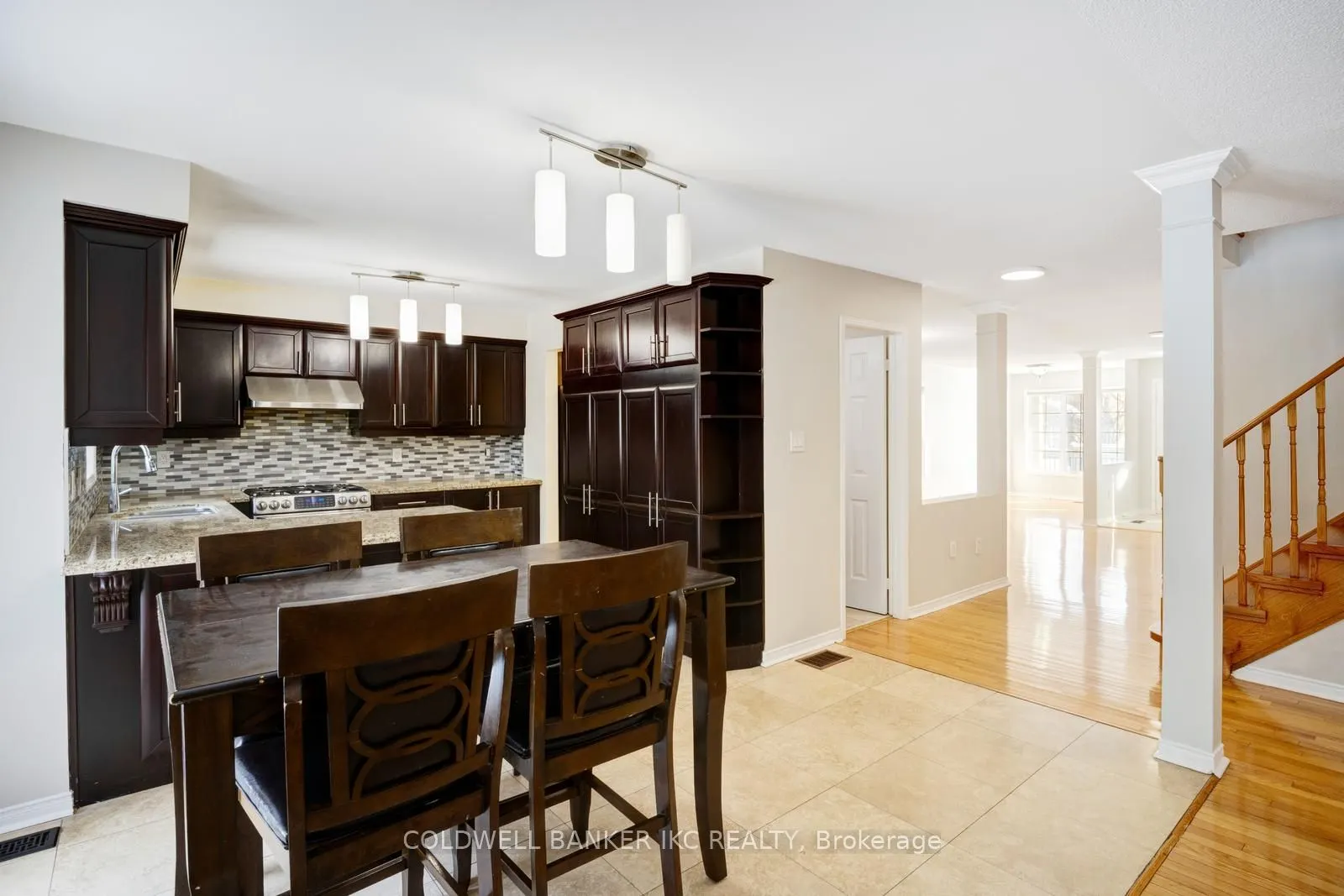 25 Hollowgrove Boulevard