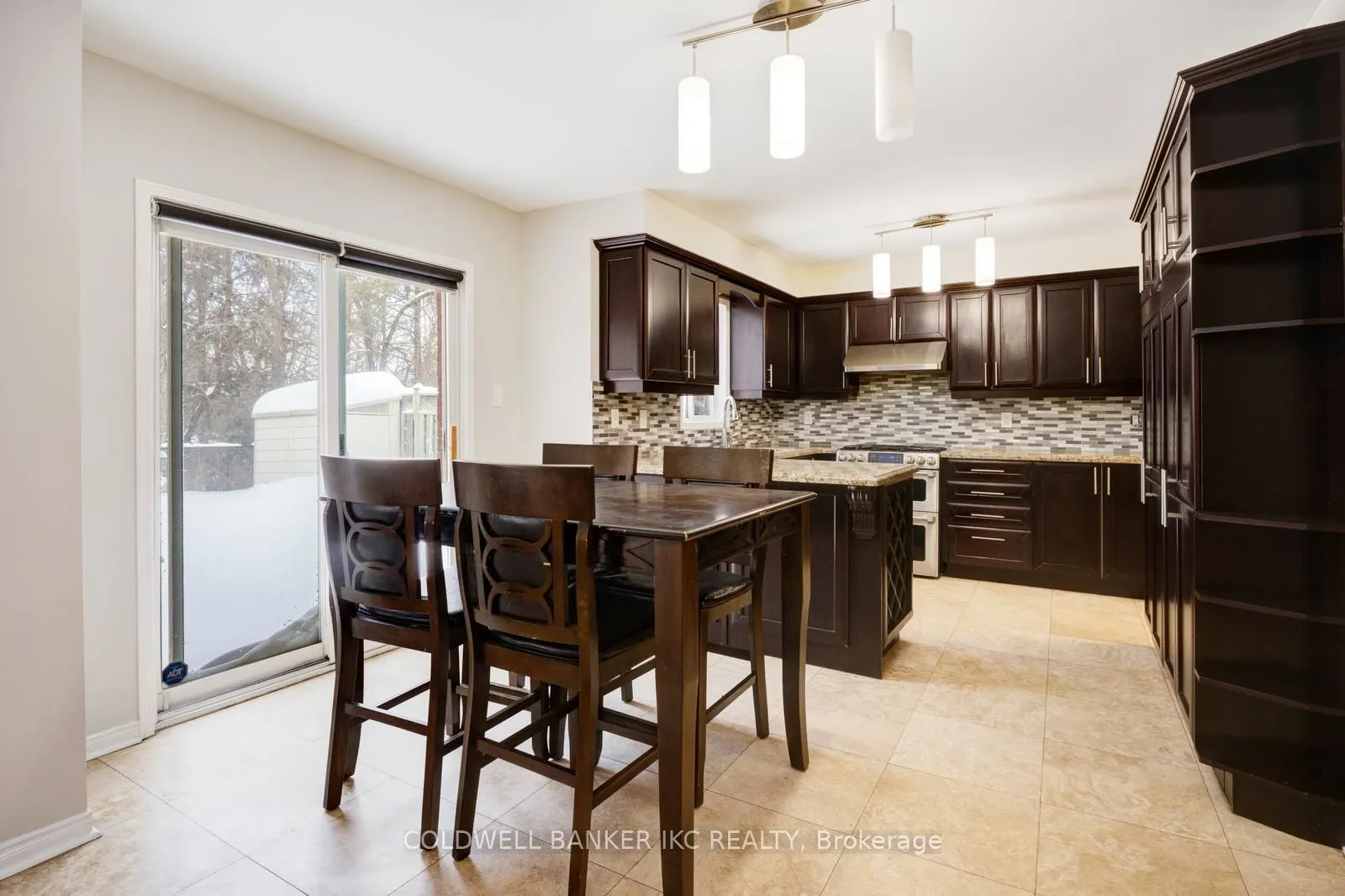 25 Hollowgrove Boulevard