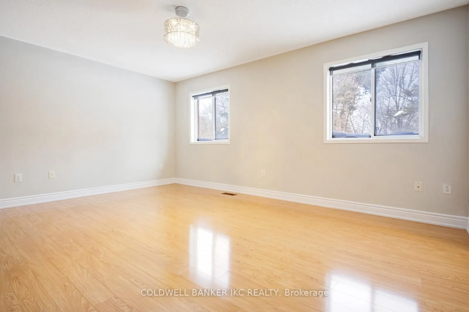 25 Hollowgrove Boulevard