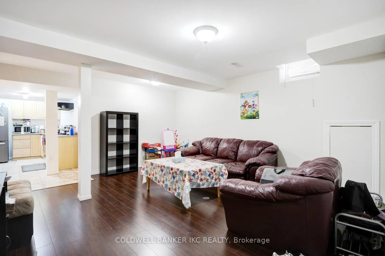 25 Hollowgrove Boulevard