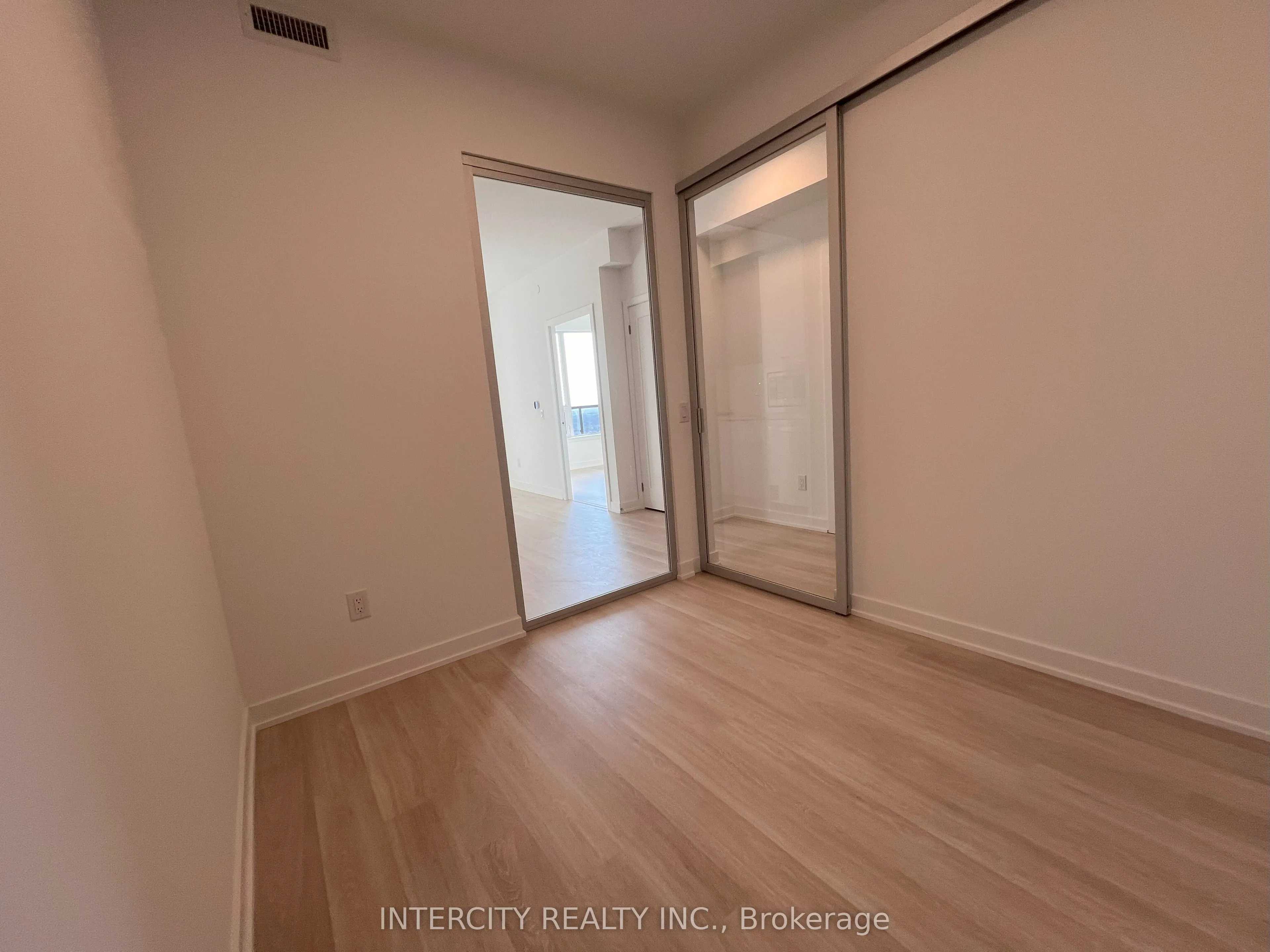 5105 Hurontario Street, #2807