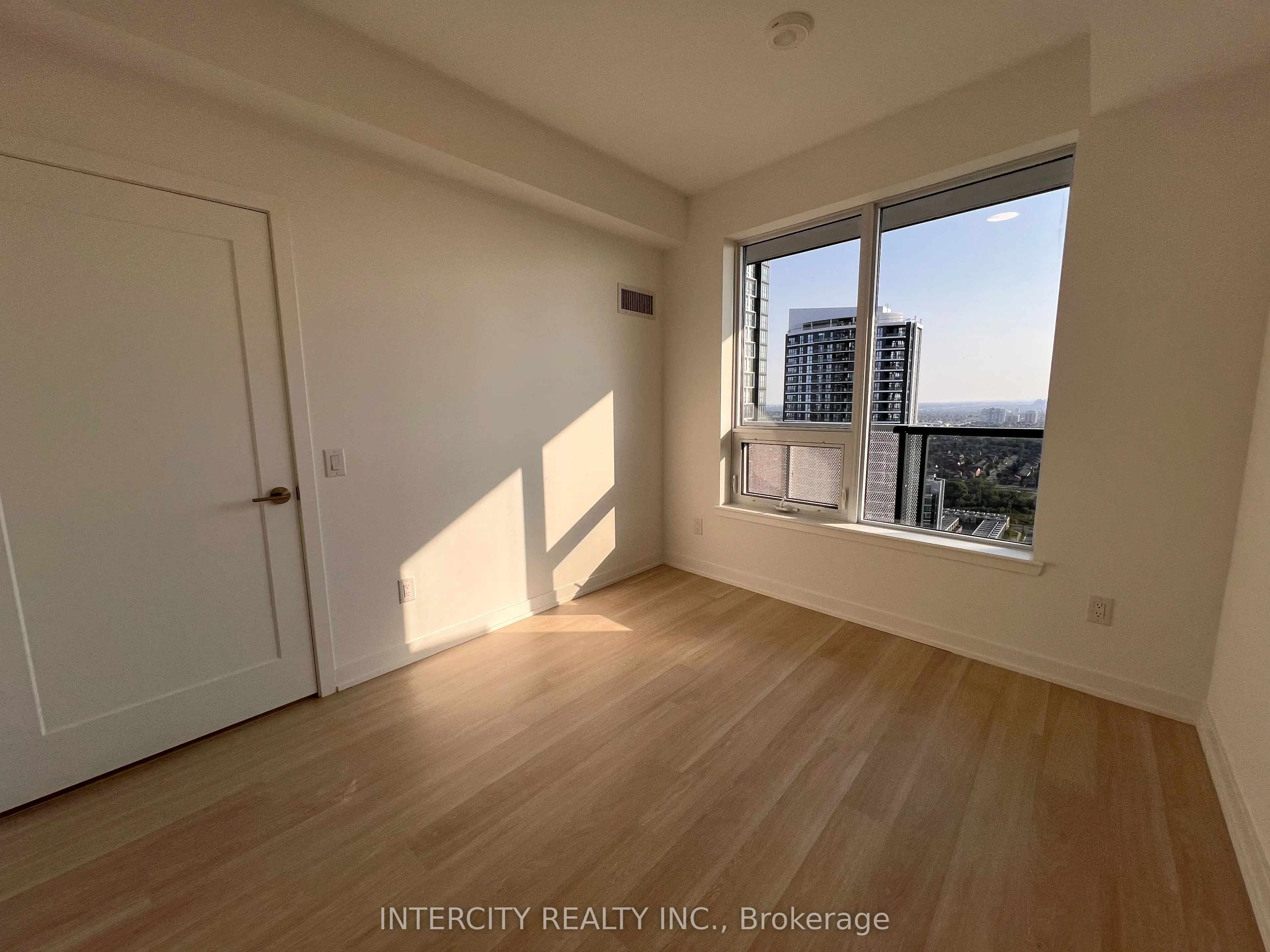 5105 Hurontario Street, #2807