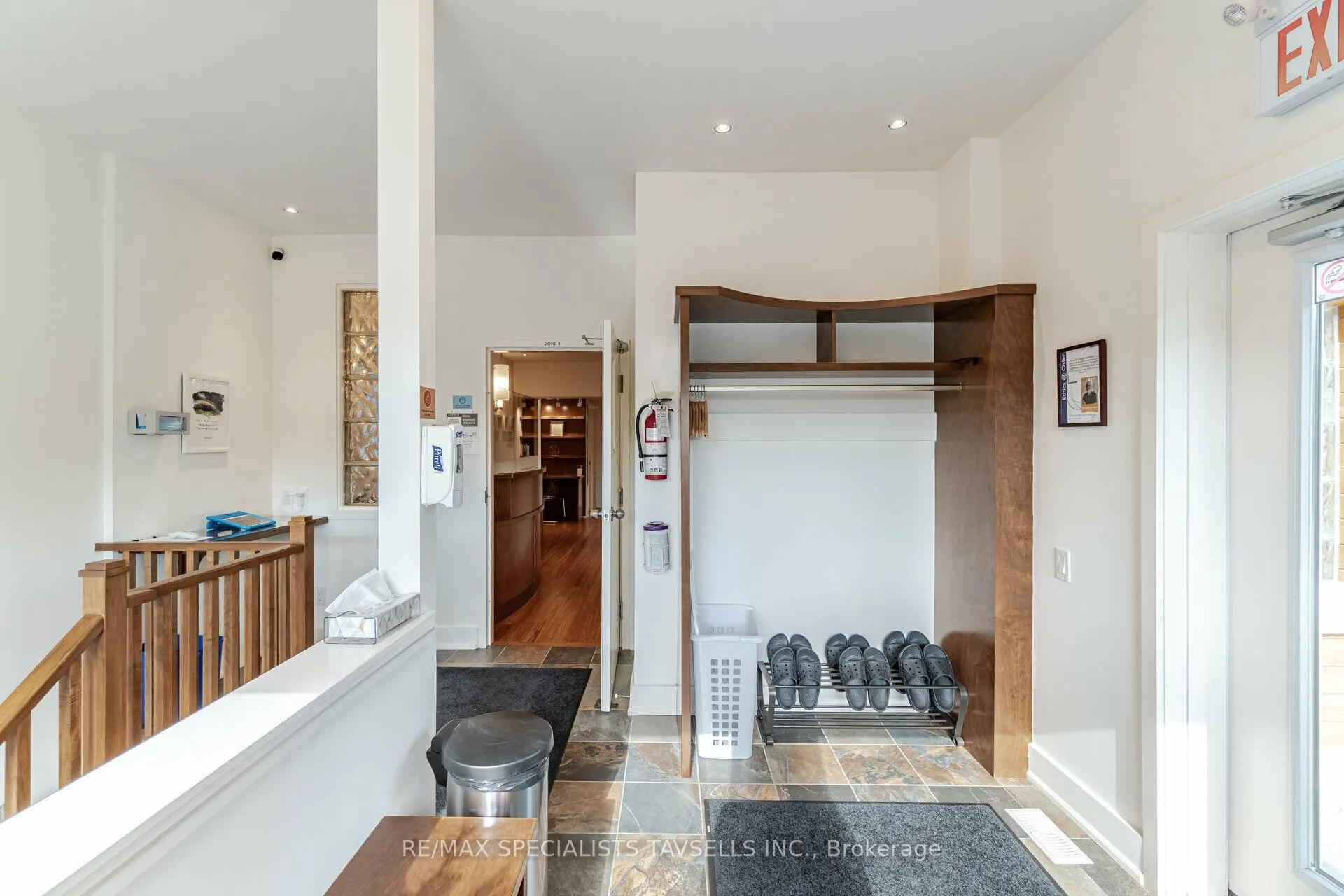 16011 Airport Road S