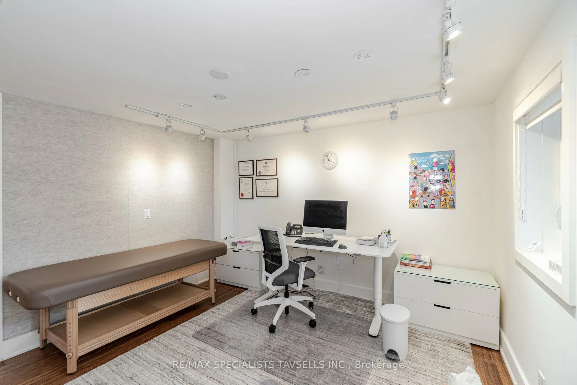 16011 Airport Road S