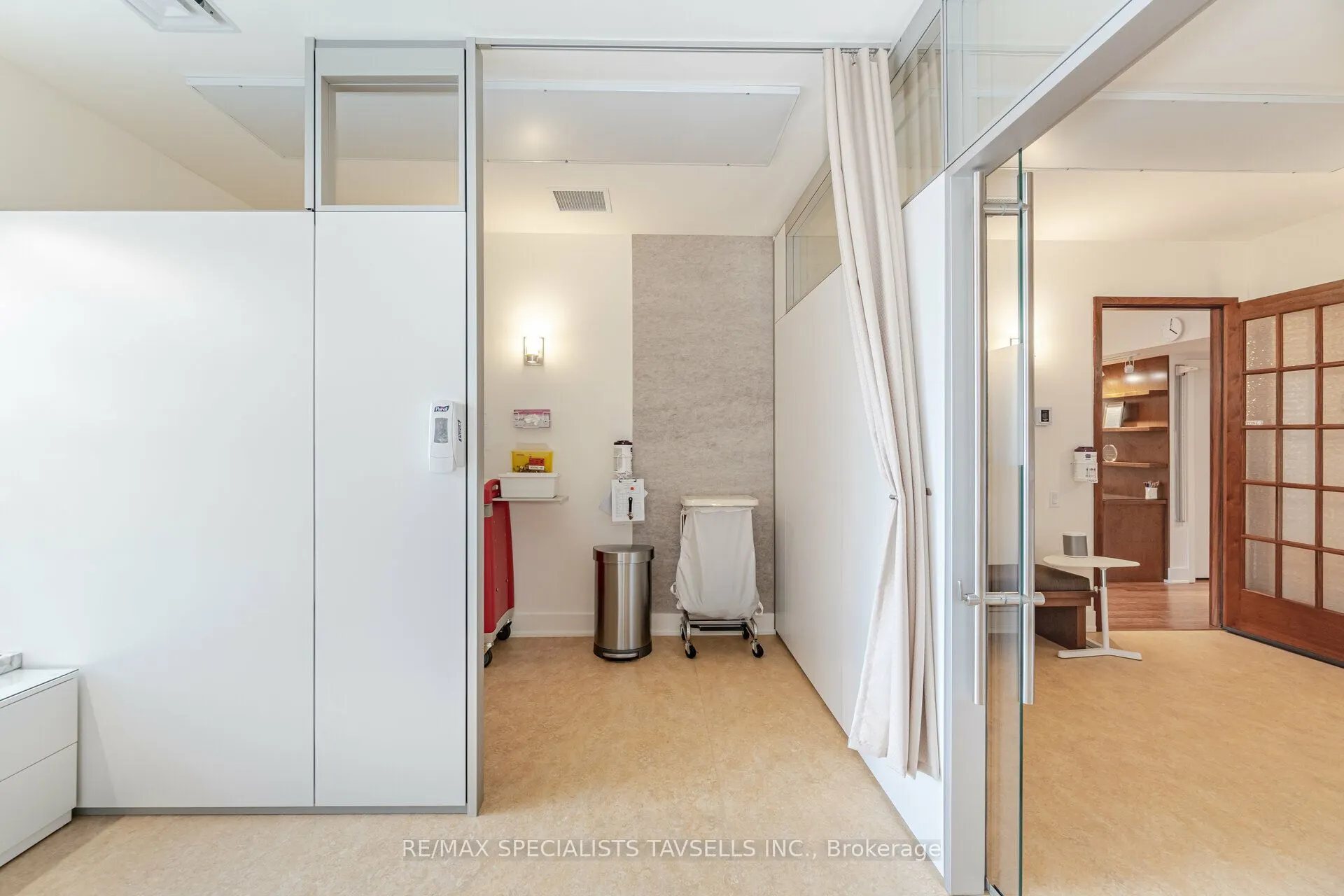 16011 Airport Road S