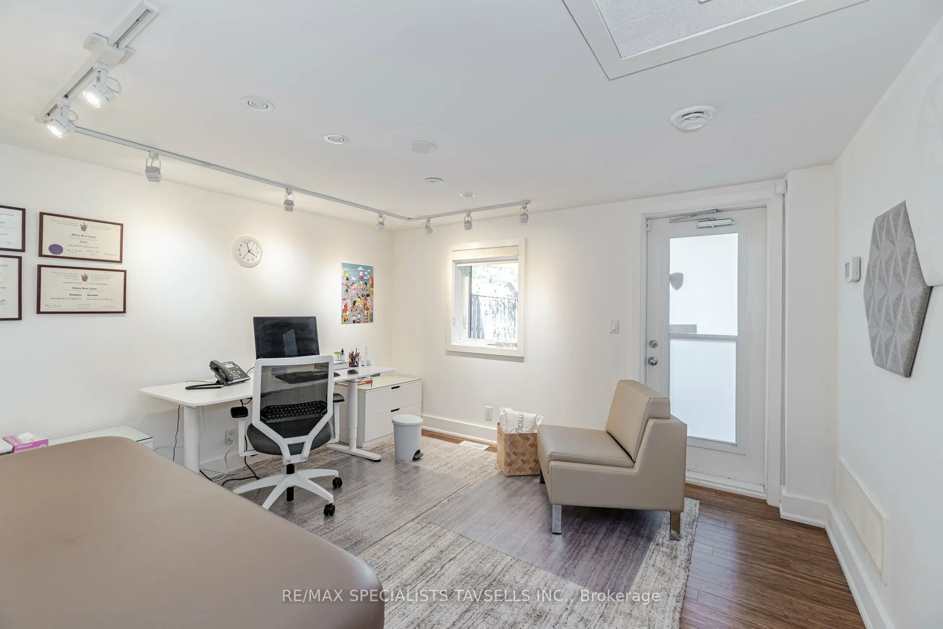 16011 Airport Road S