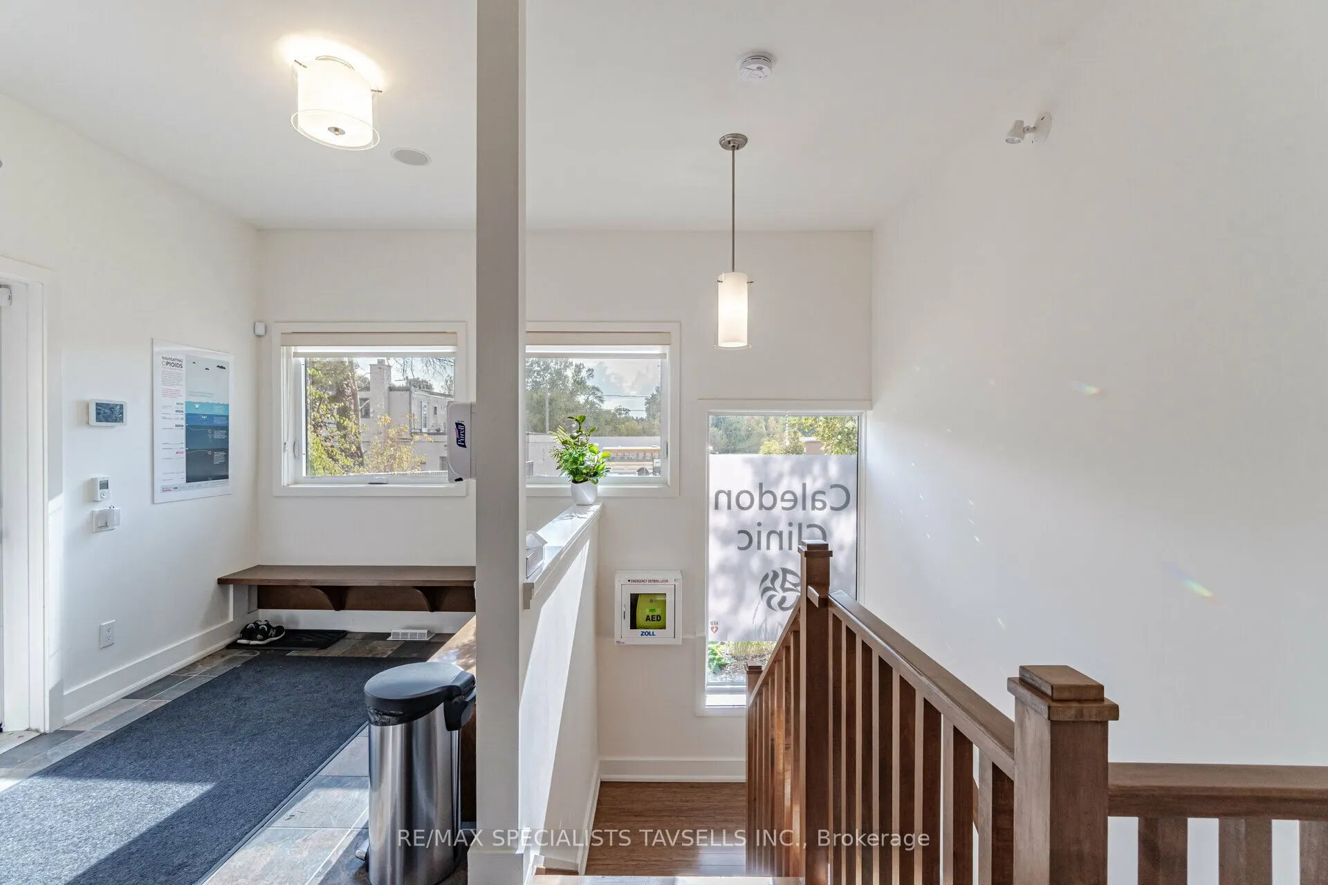 16011 Airport Road S