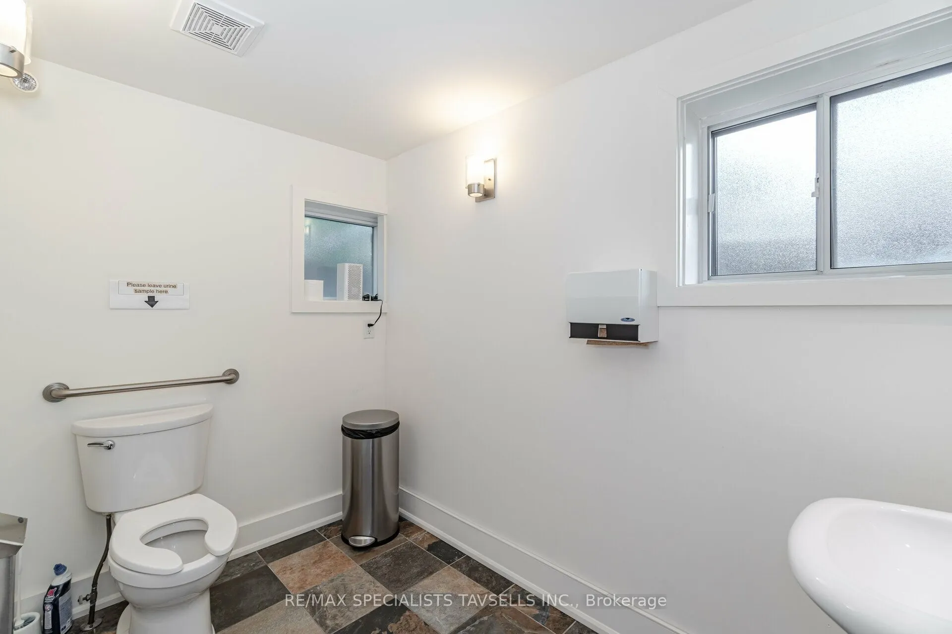 16011 Airport Road S