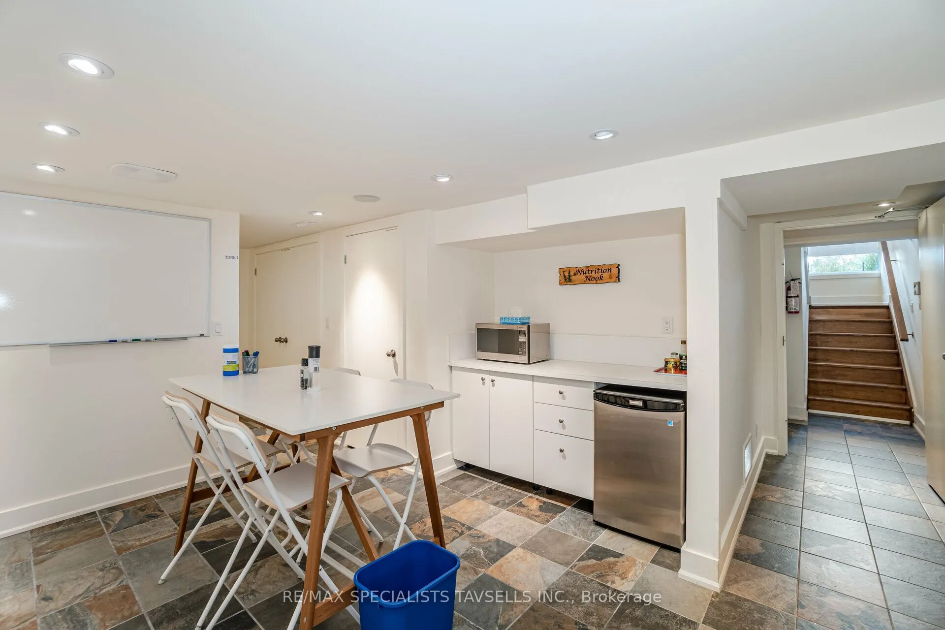 16011 Airport Road S