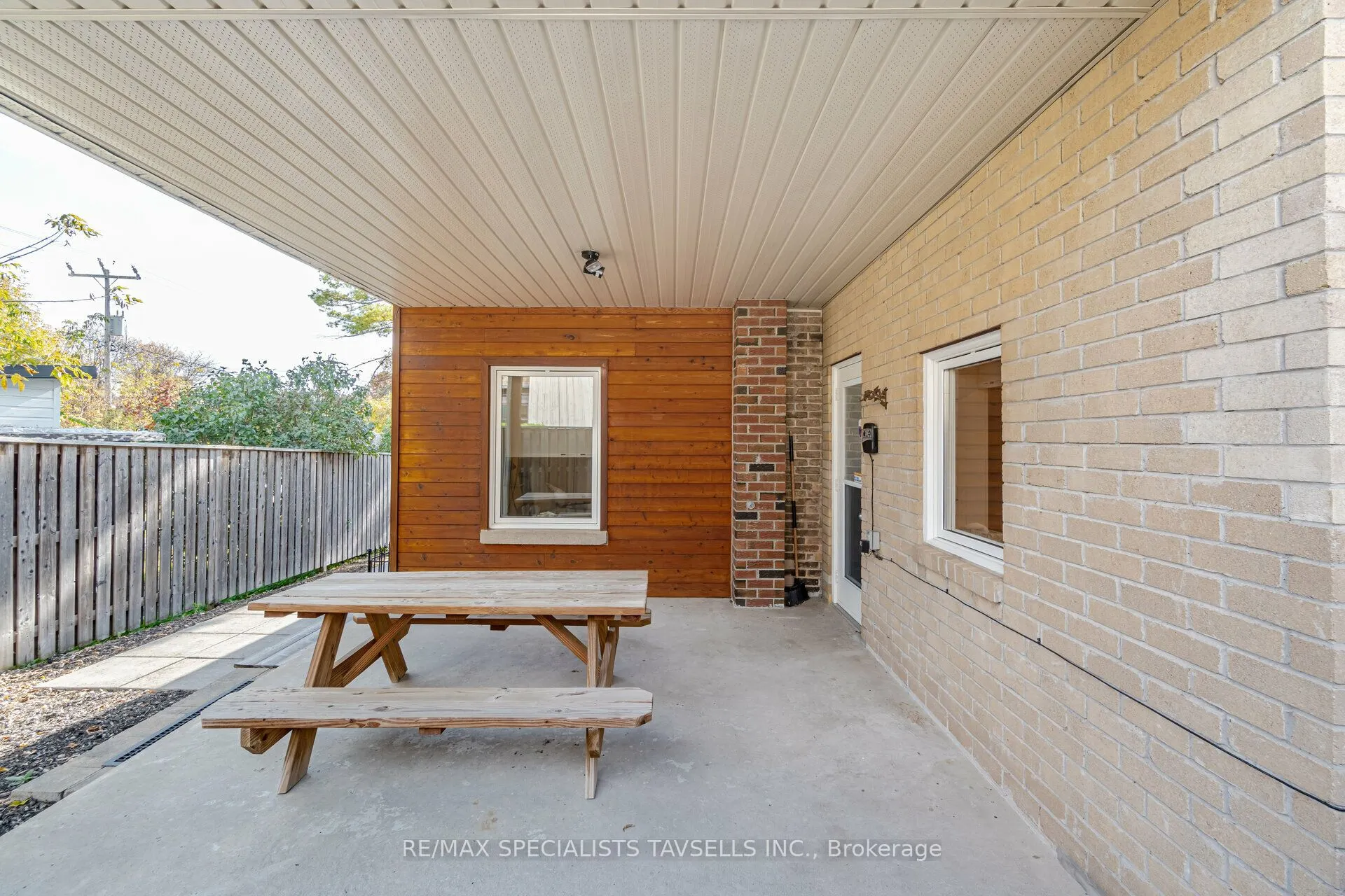 16011 Airport Road S