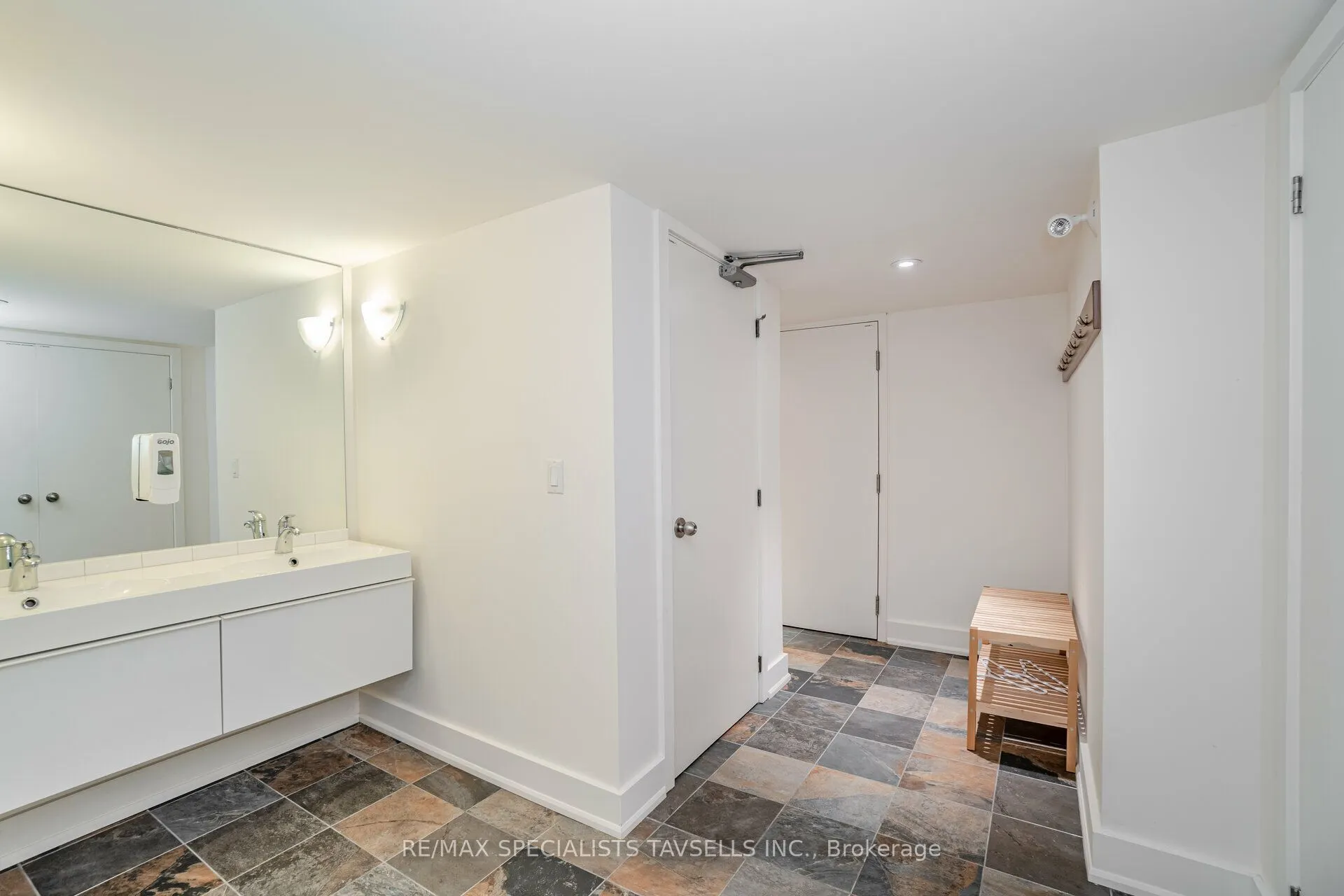 16011 Airport Road S