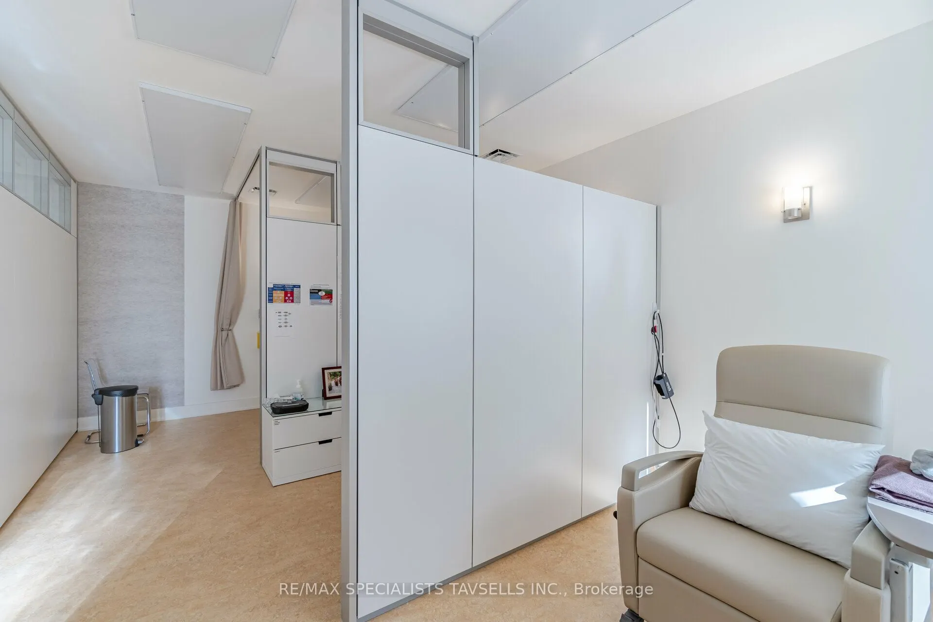 16011 Airport Road S