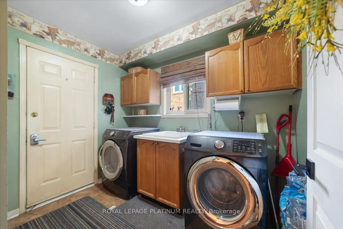 77 Lord Simcoe Drive