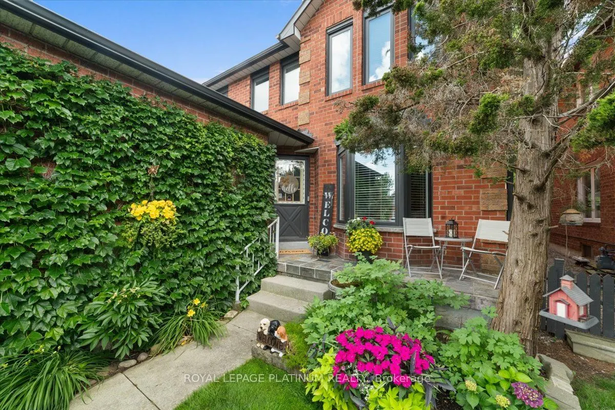 77 Lord Simcoe Drive