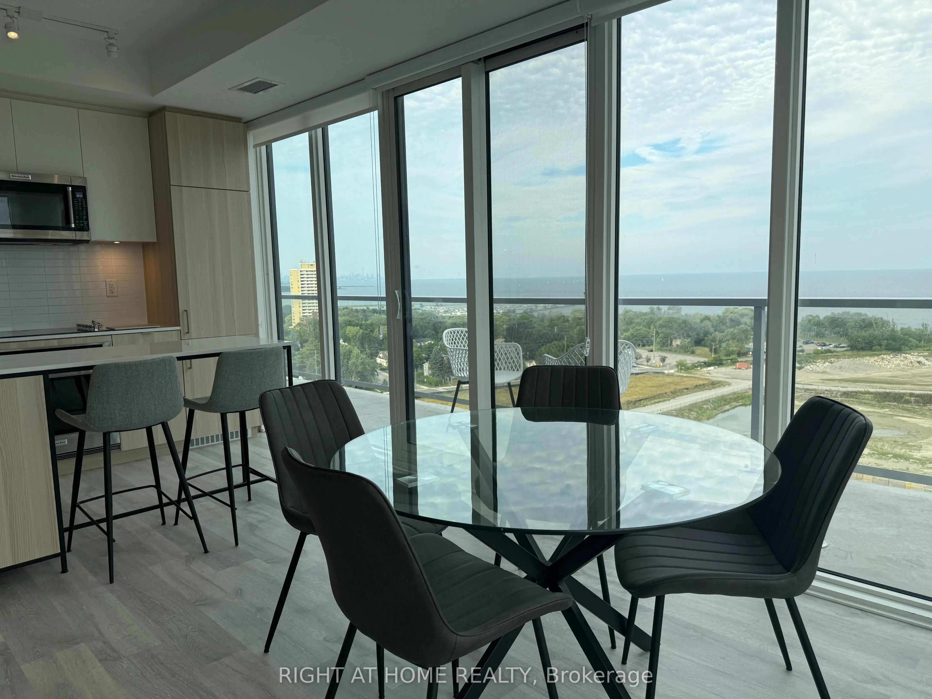 220 Missinnihe Way, #1408