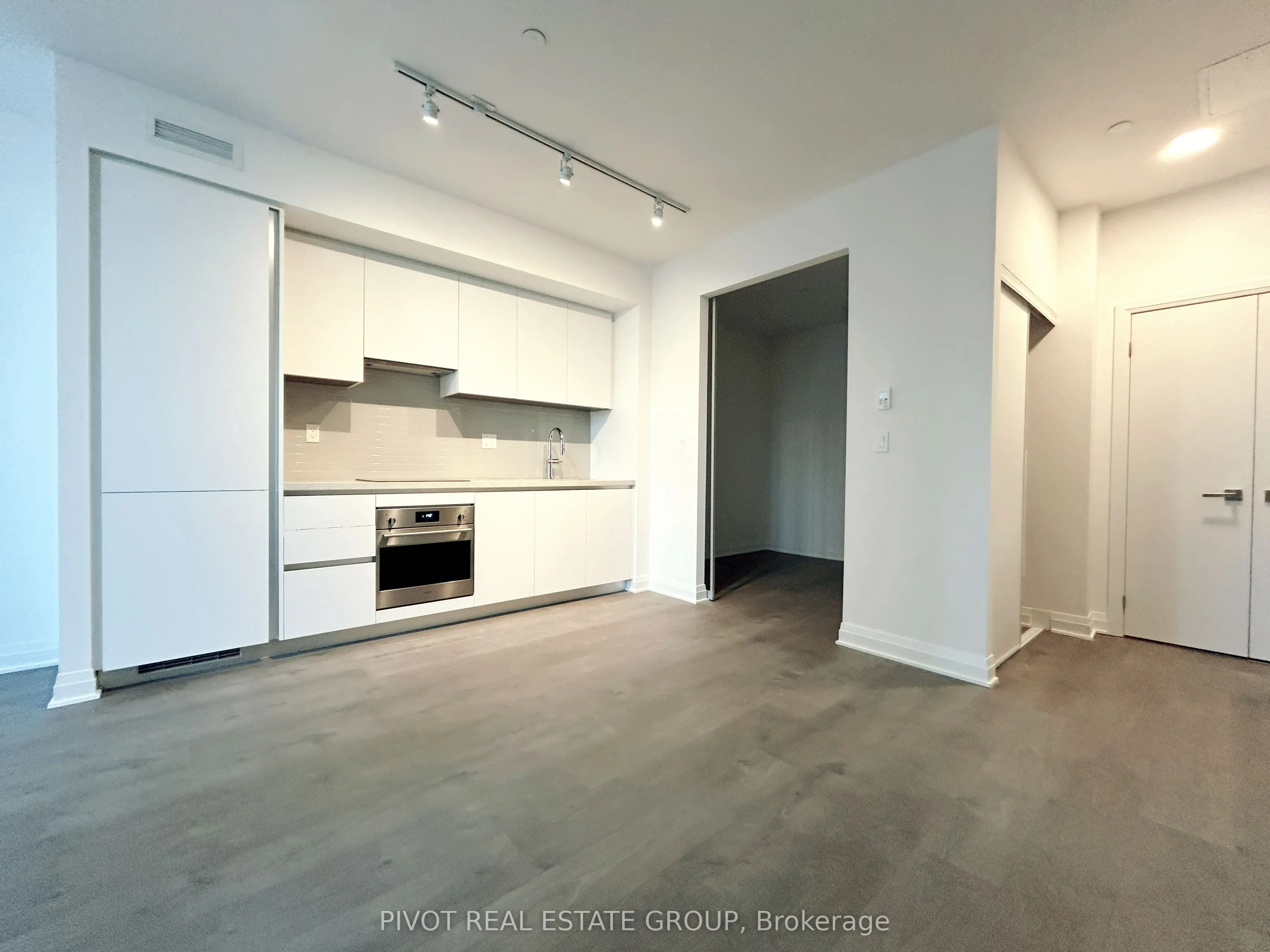 4015 The Exchange, #711