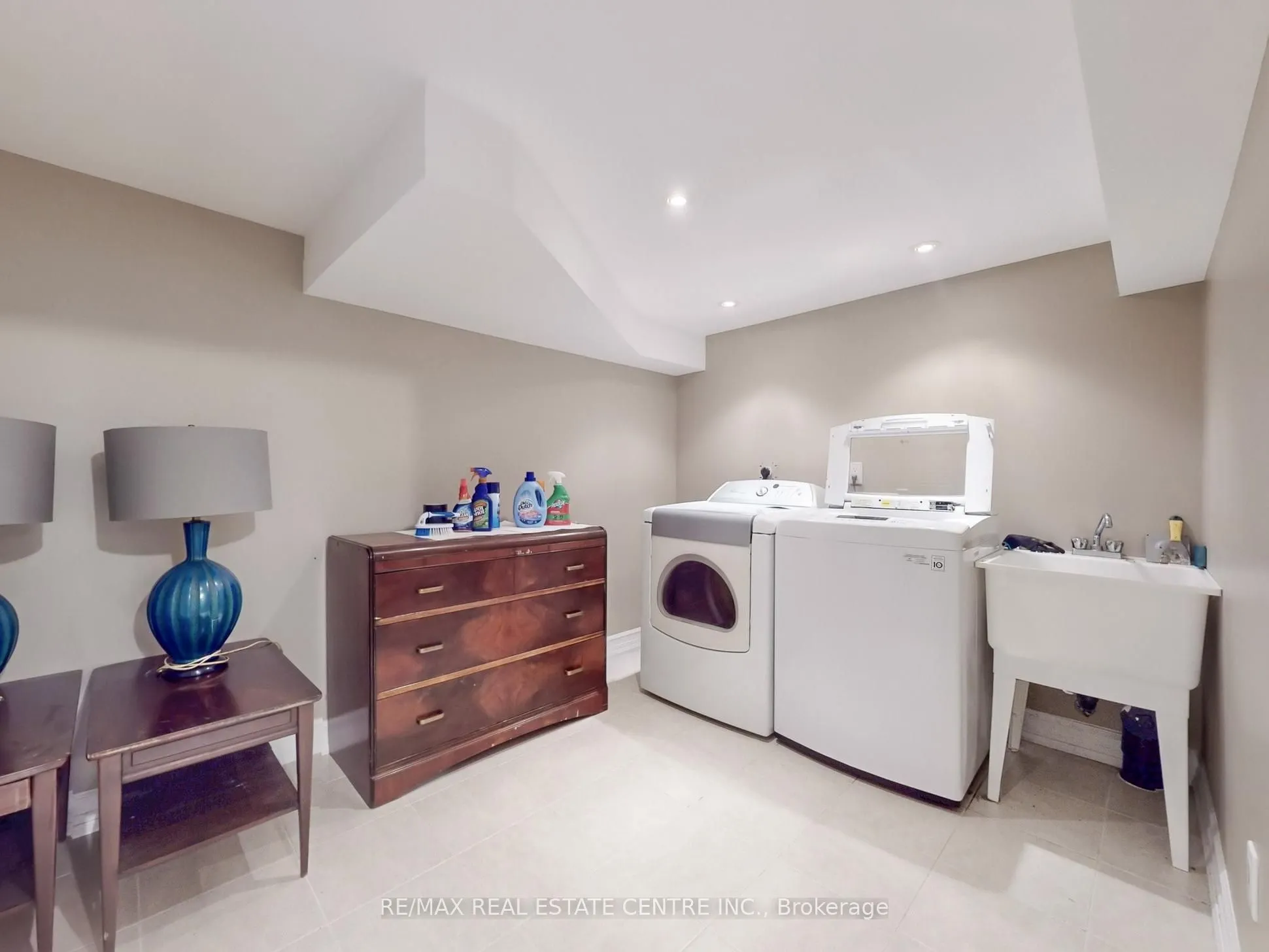 4026 Renfrew Crescent