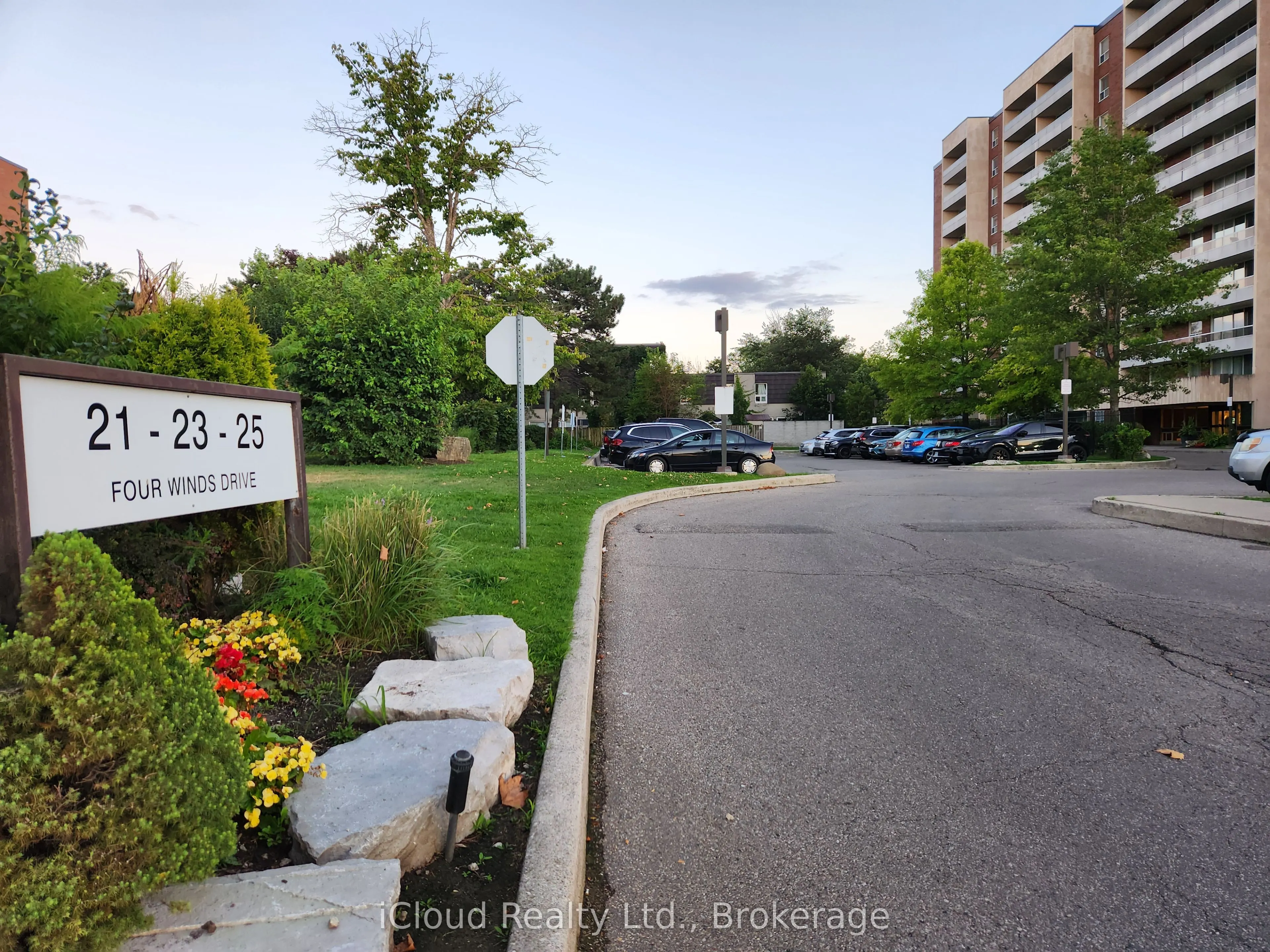 25 Four Winds Drive, #609
