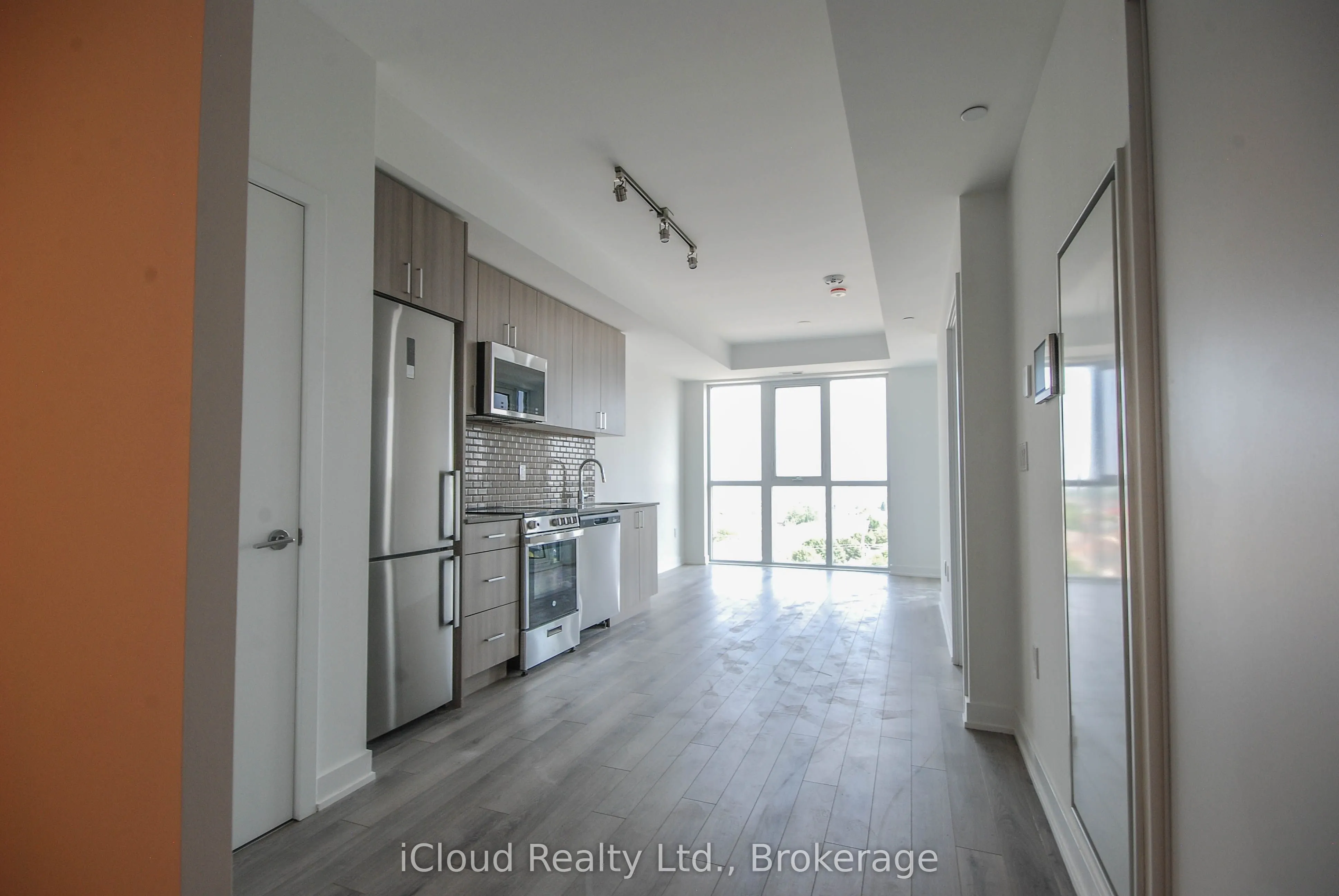 1005 Dundas Street E, #809