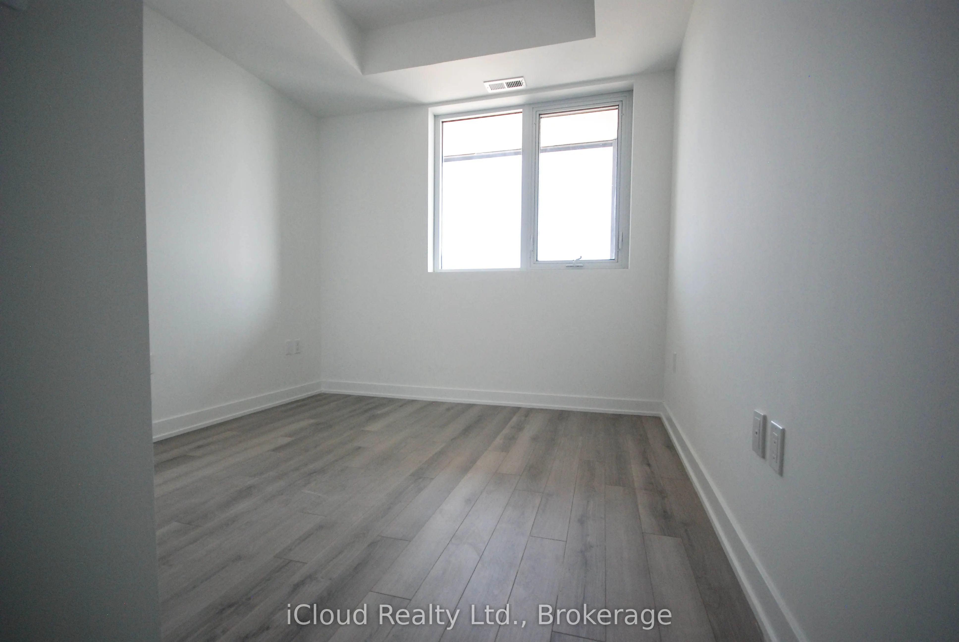 1005 Dundas Street E, #809