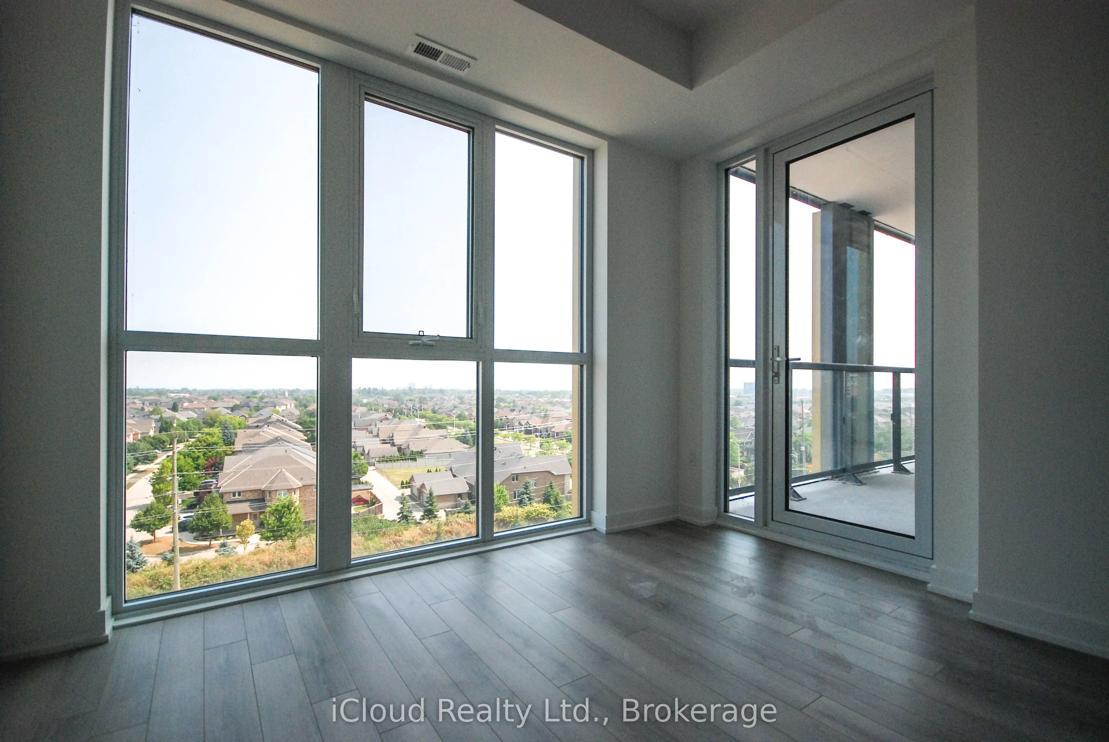 1005 Dundas Street E, #809