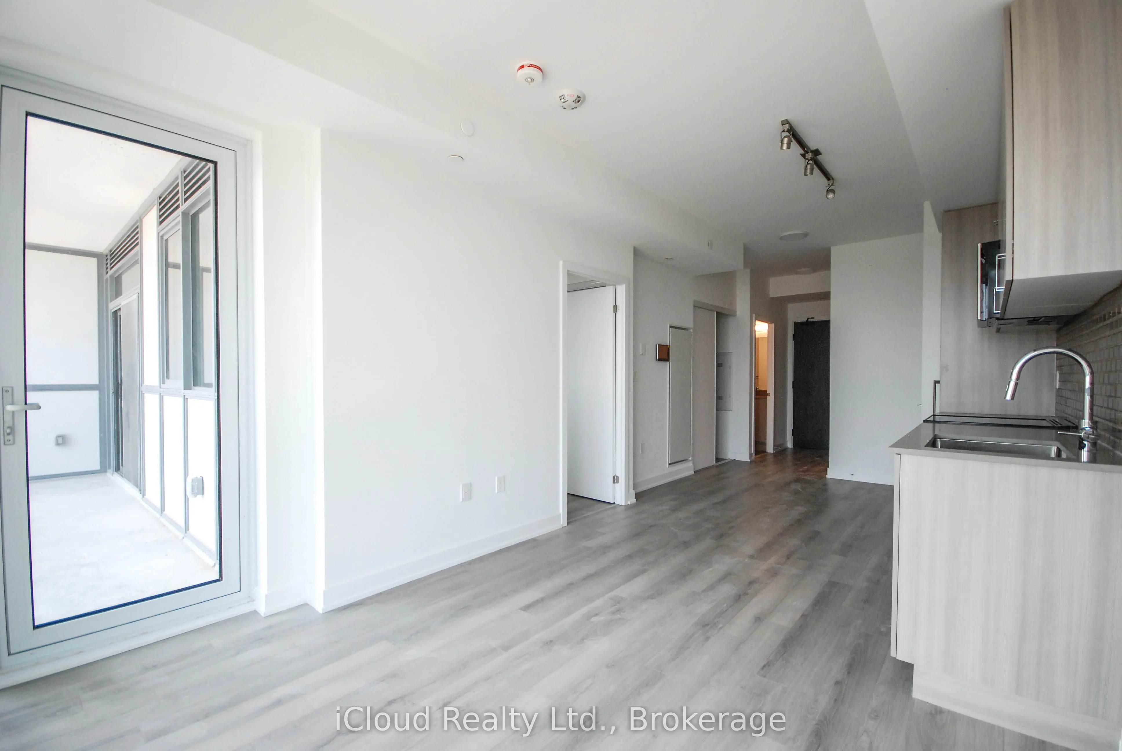 1005 Dundas Street E, #809