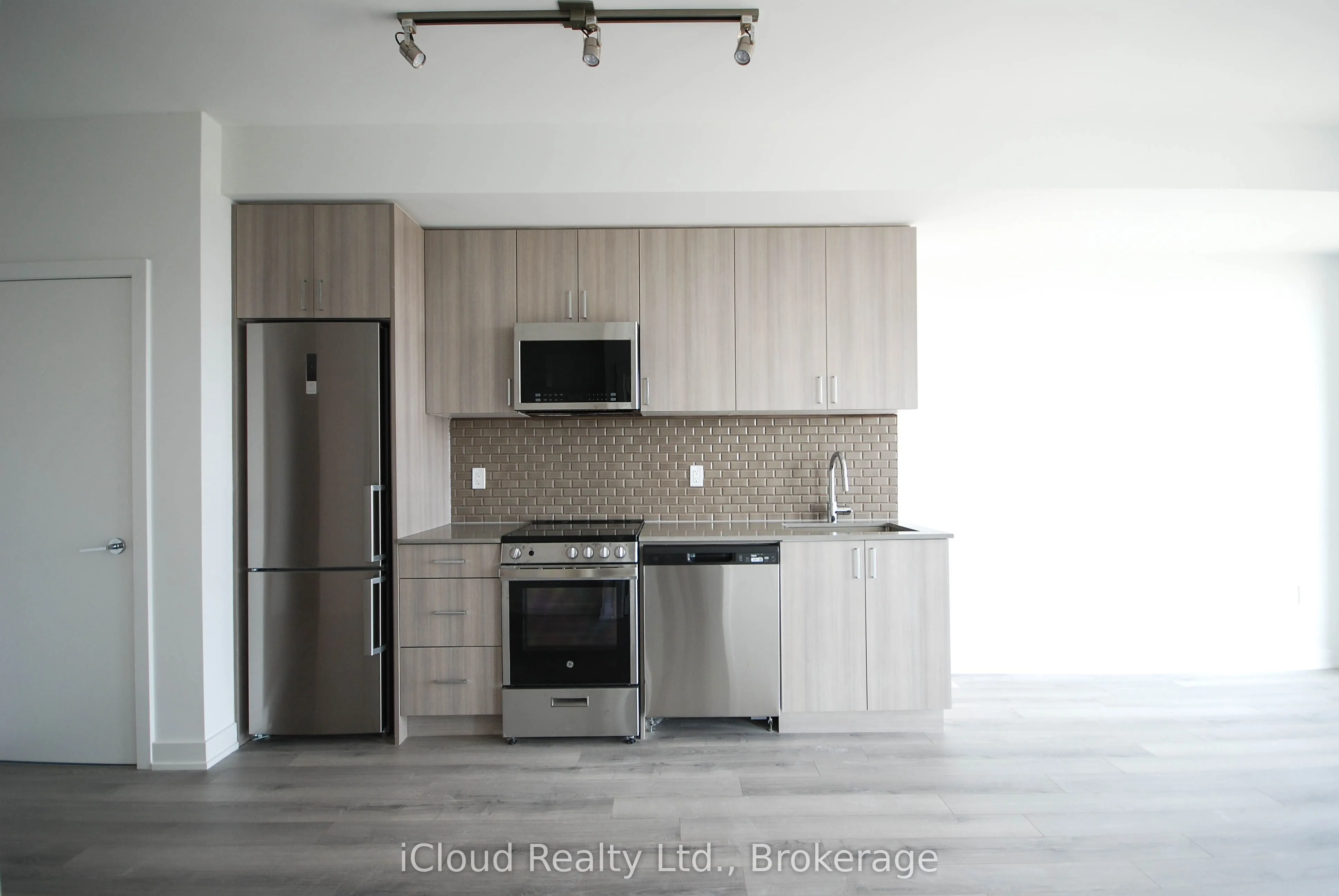1005 Dundas Street E, #809