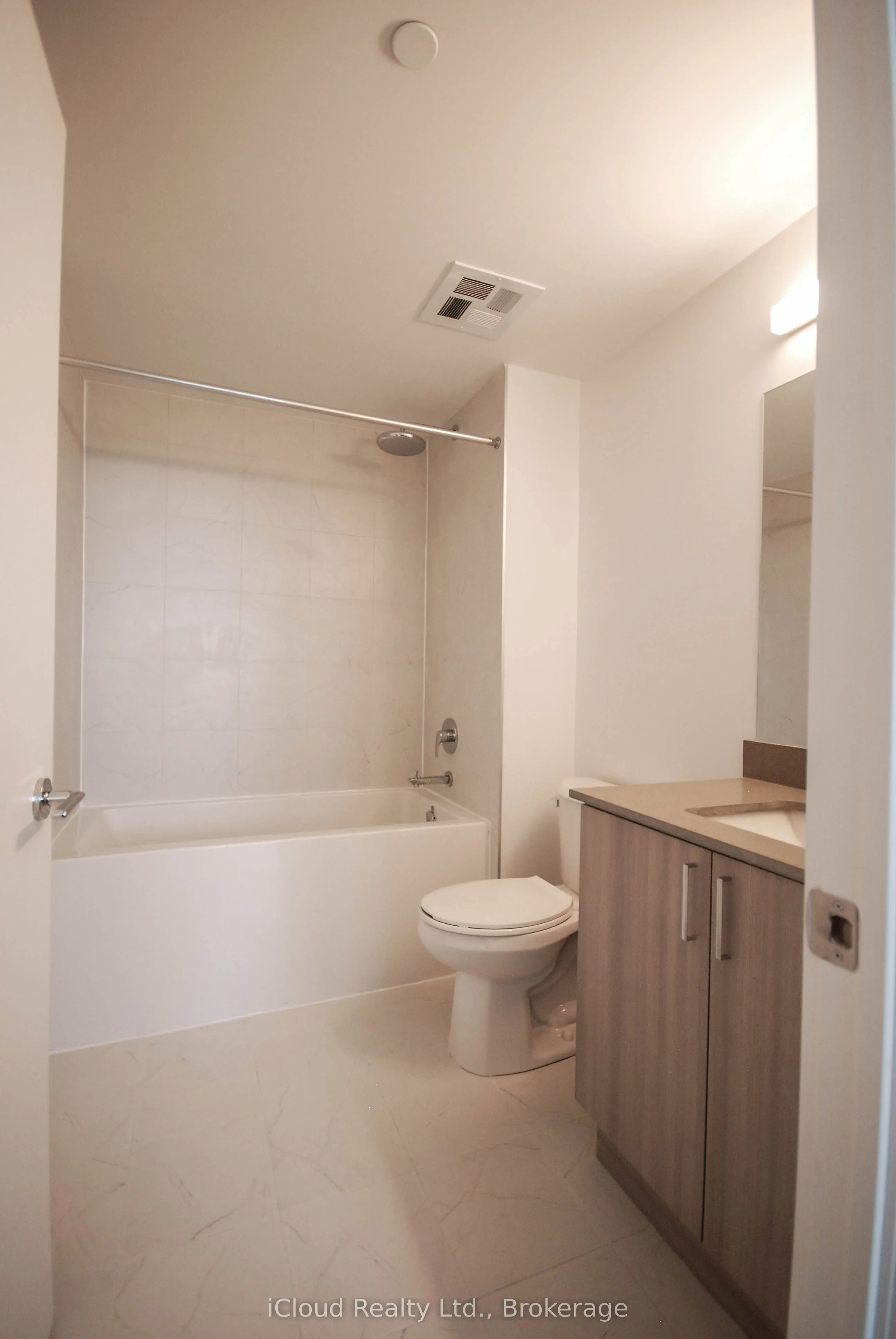 1005 Dundas Street E, #809
