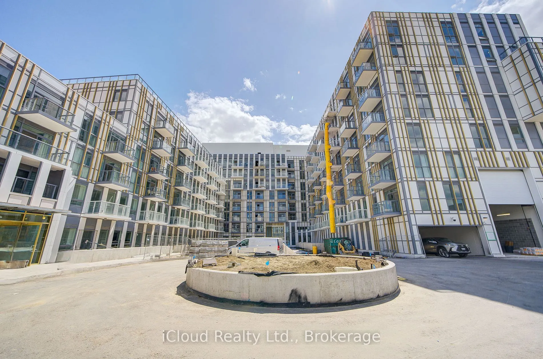 1005 Dundas Street E, #809