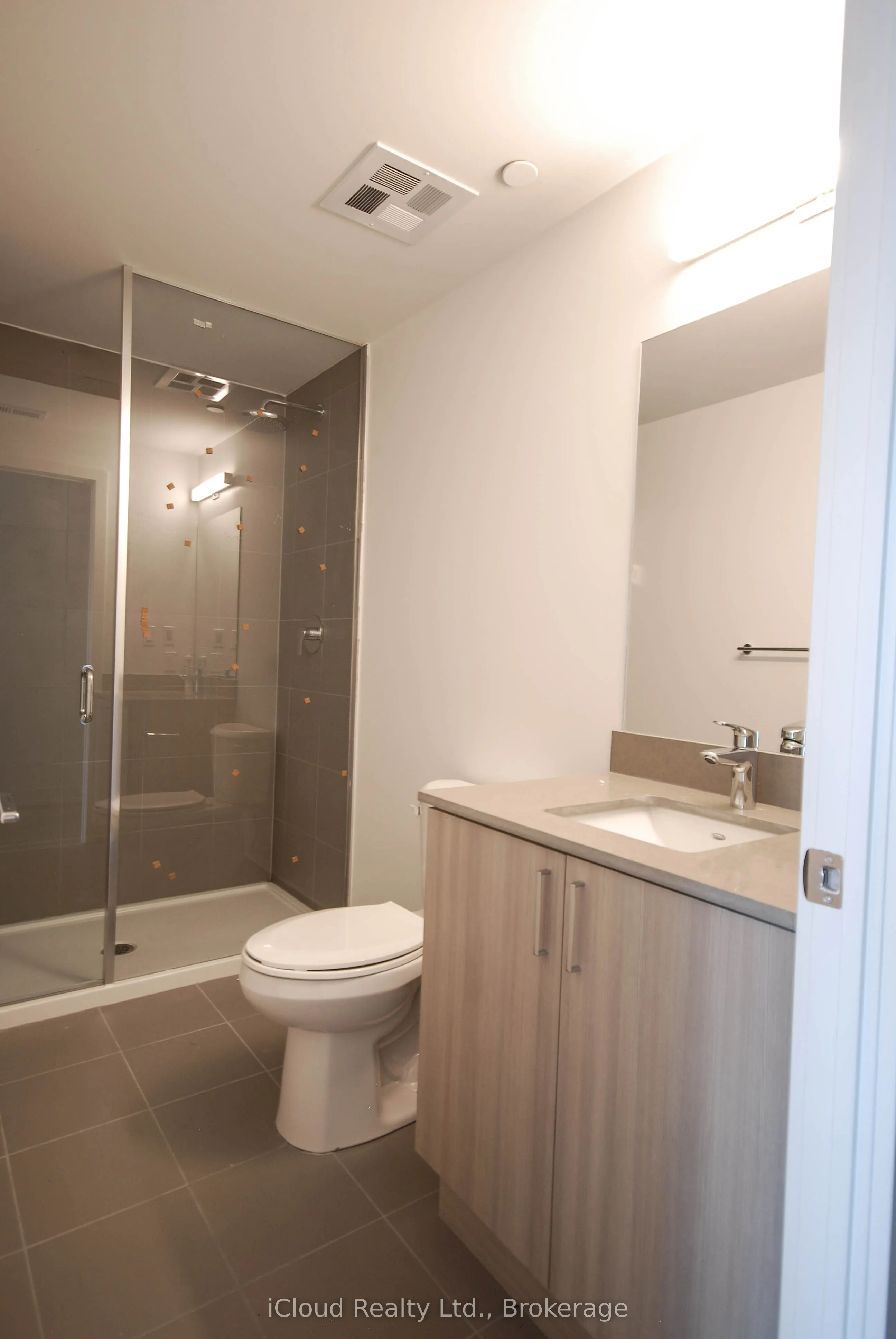 1005 Dundas Street E, #809