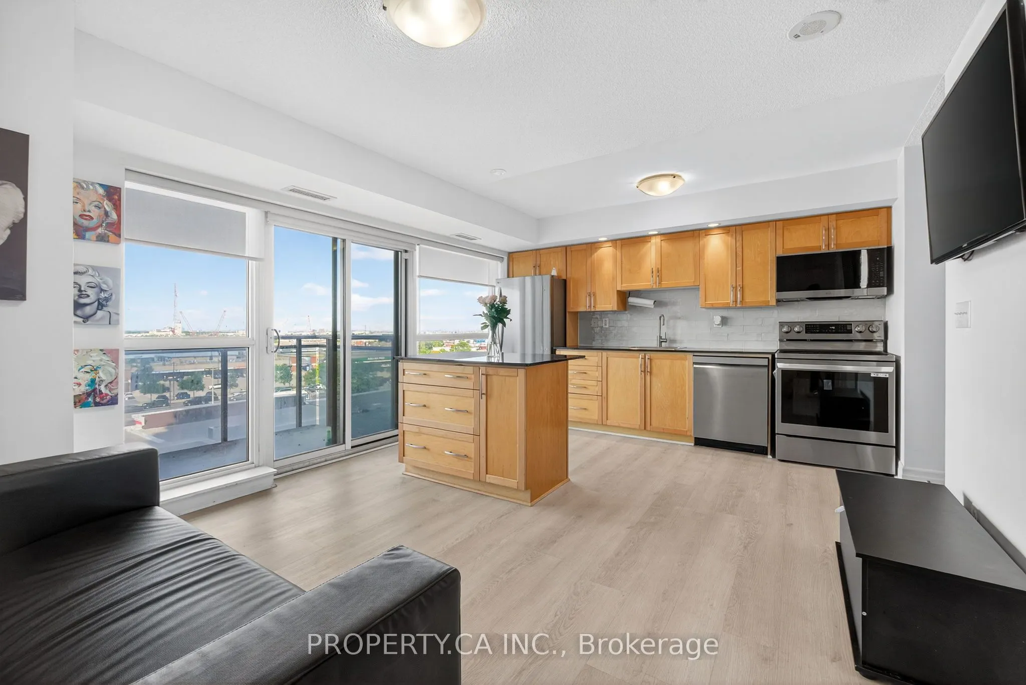 215 Queen Street E, #611