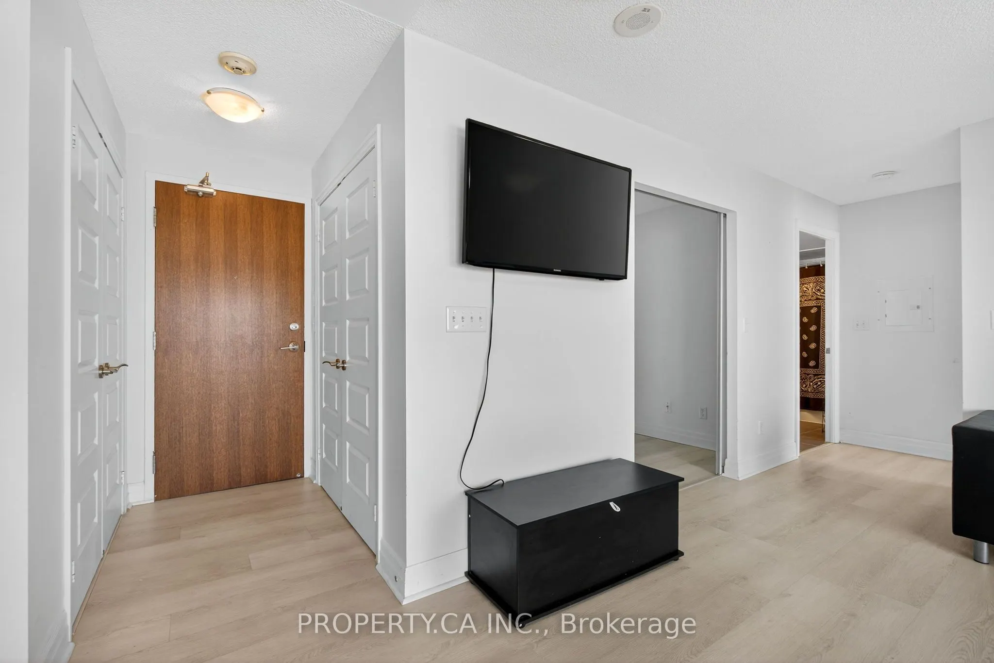 215 Queen Street E, #611