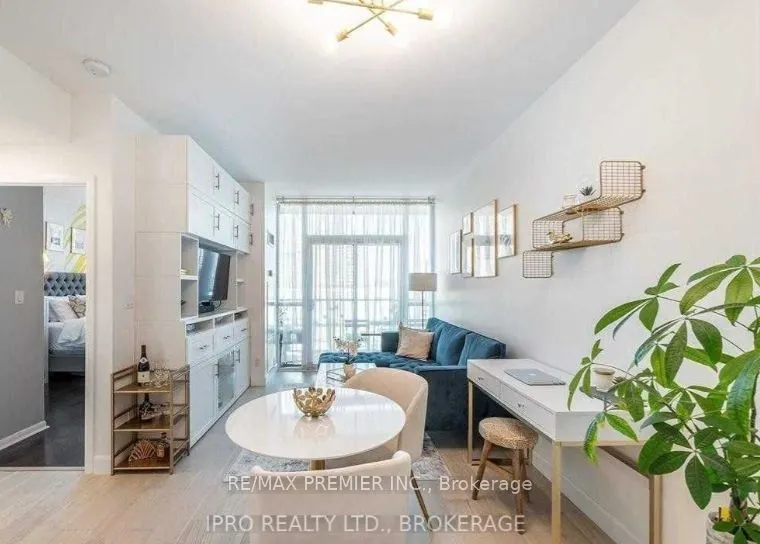 3391 Bloor Street W, #411